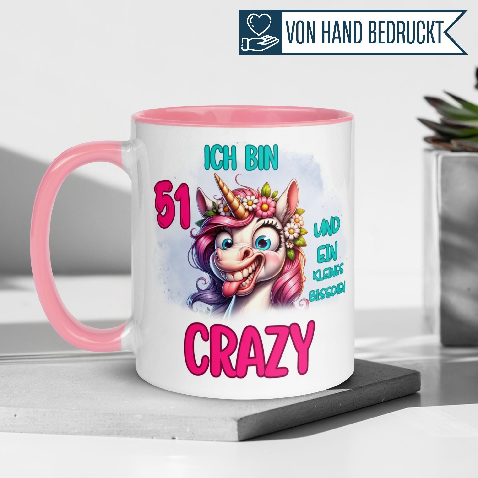 Momentals® Tasse zum 51. Geburtstag mit Einhorn und Spruch 'Ich bin 51 und ein bisschen crazy'