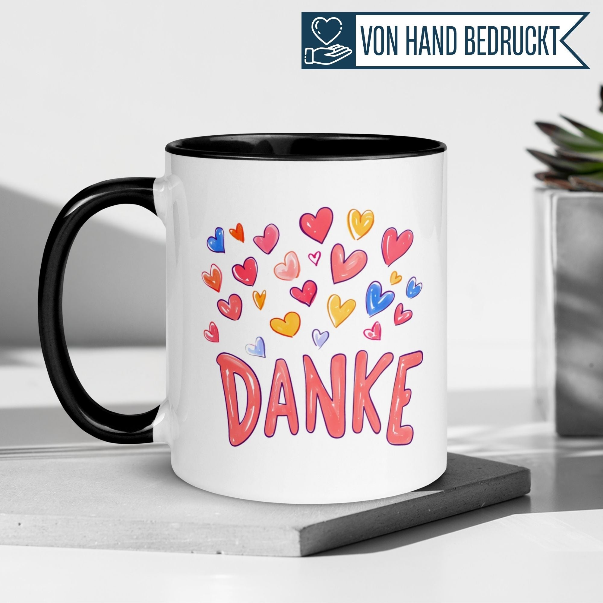 Momentals Tasse Dankeschön mit bunten Herzen, perfekt für Wertschätzung und Kaffeepausen.