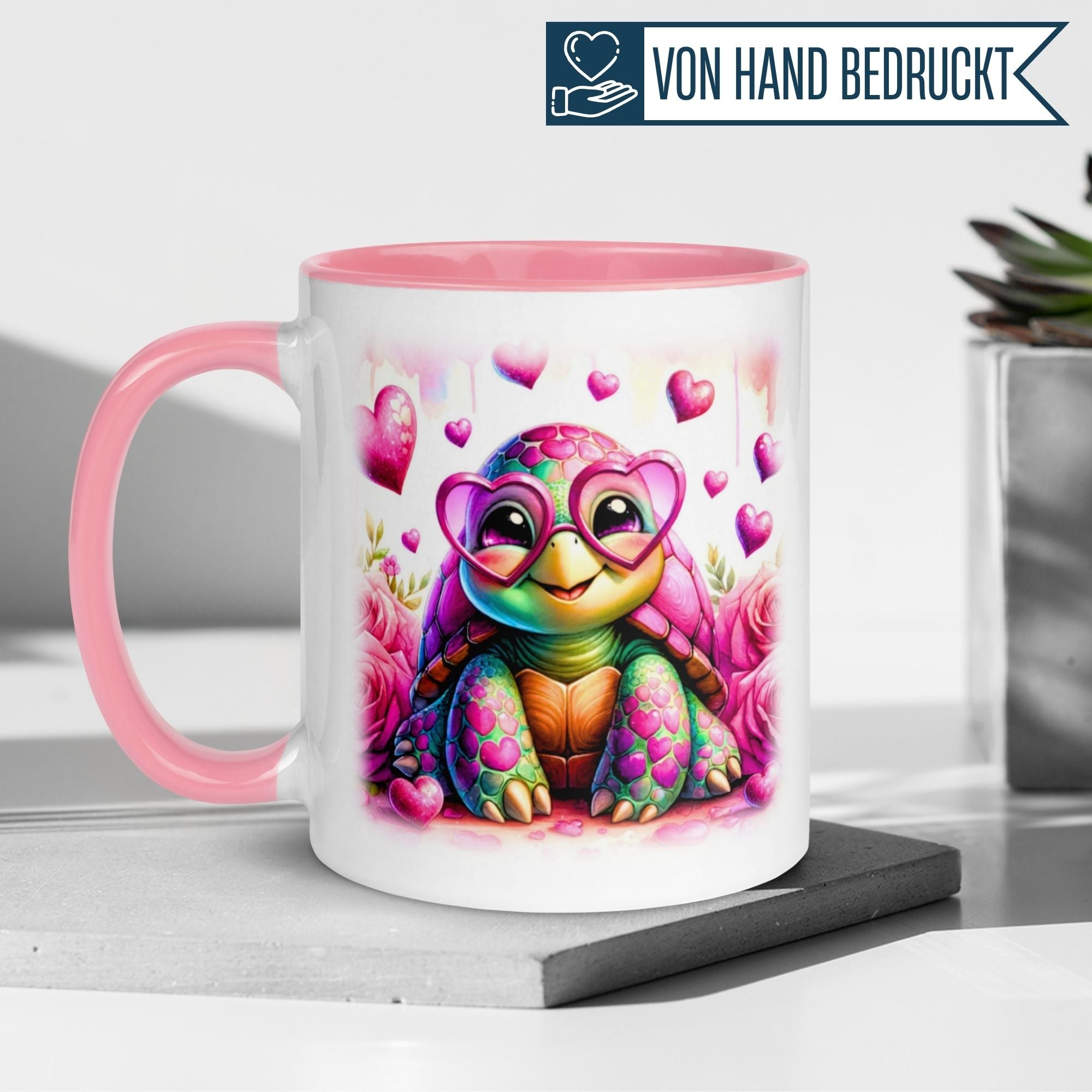 Momentals® Tasse | Schildkröte mit Herzbrille & Rosen | Rosa Herzdesign für Verliebte