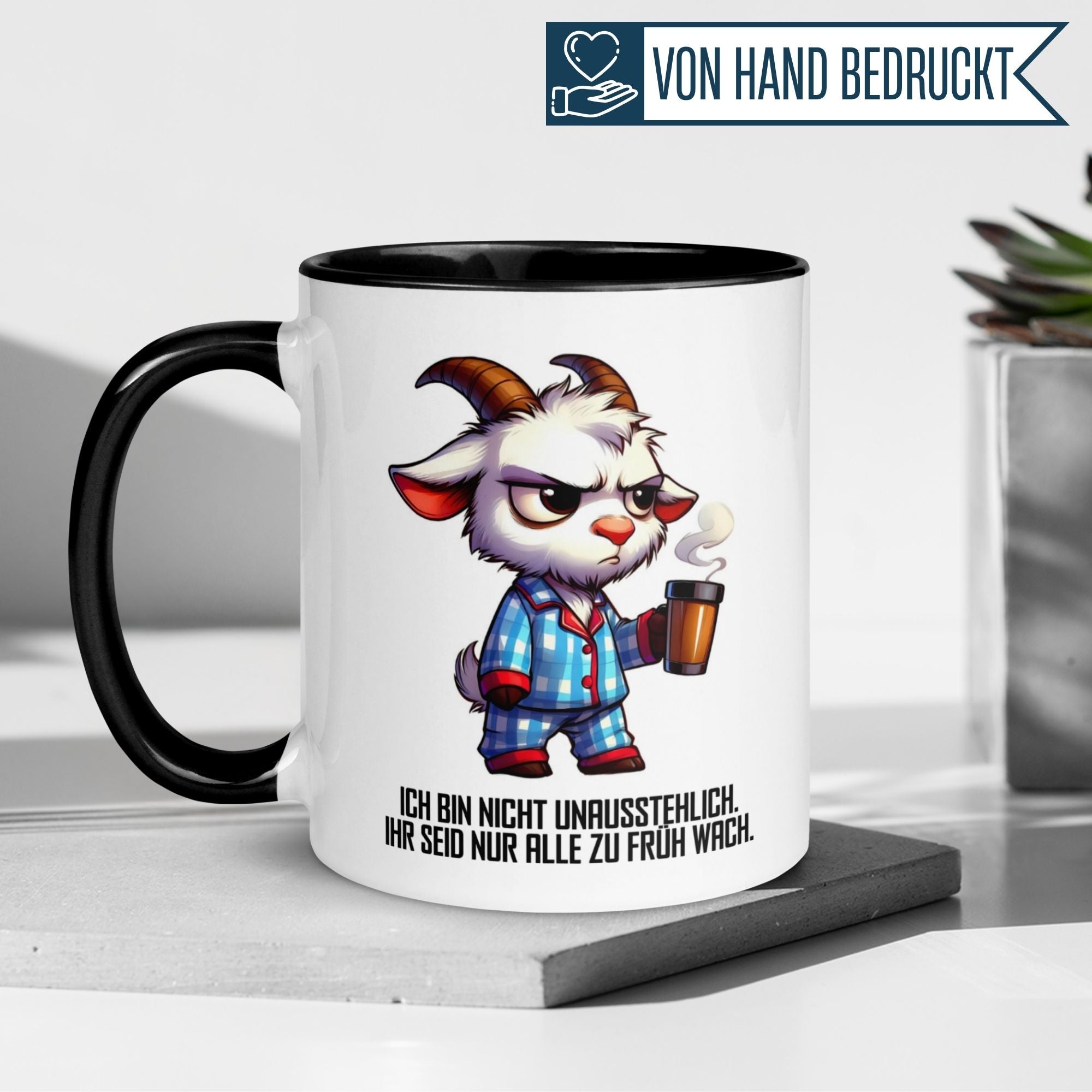 Momentals Tasse für Morgenmuffel mit Ziege im Schlafanzug und witzigem Spruch in schwarz-weiß