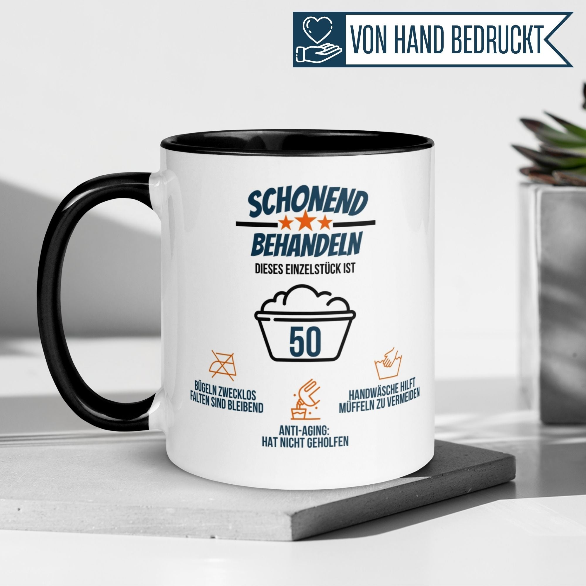 Momentals® Tasse zum 50. Geburtstag mit humorvollem Spruch und Pflegehinweisen, ideal als Geschenk.