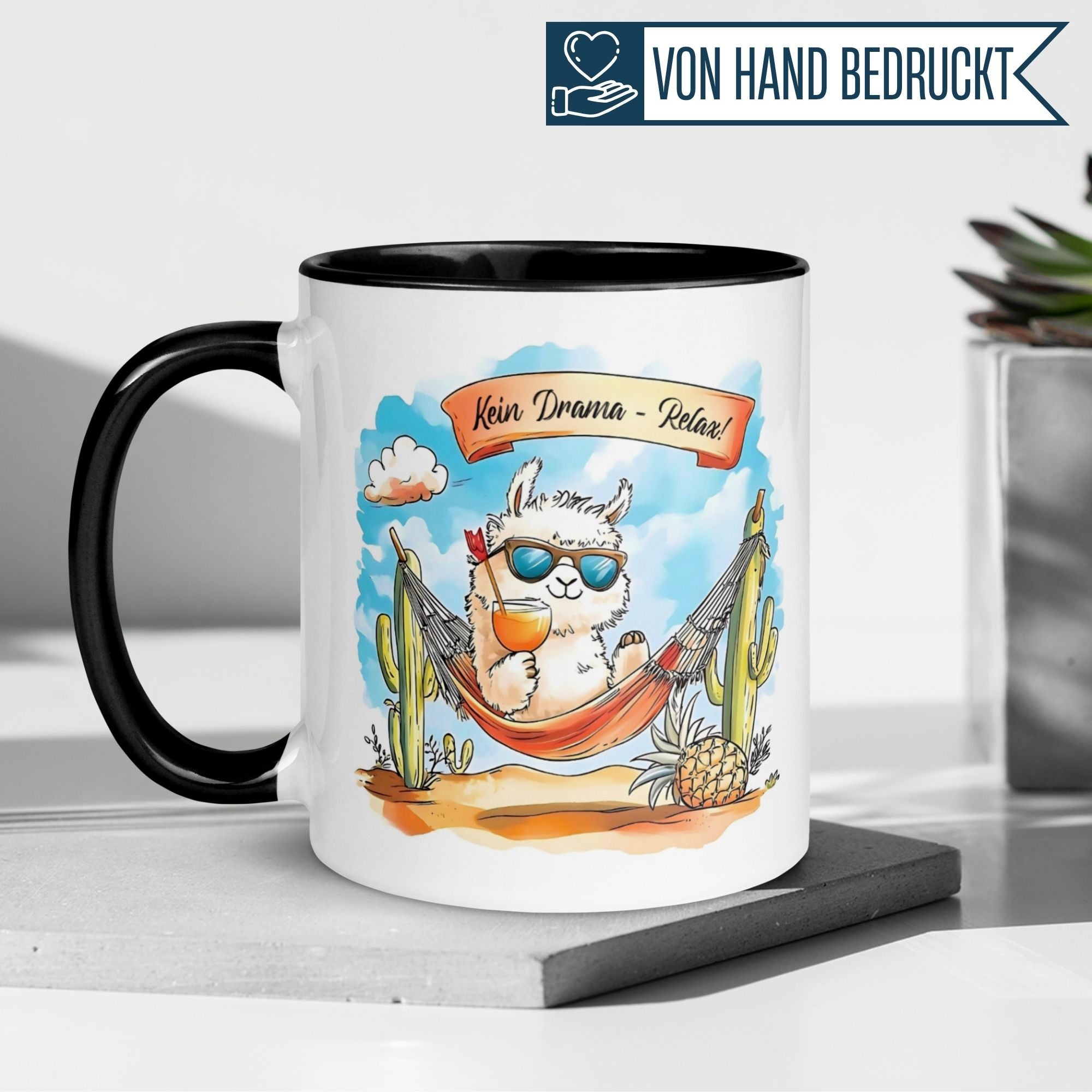 Momentals® Tasse mit Lama in Hängematte und dem Spruch "Kein Drama - Relax". Lustiges Design für Tierliebhaber.