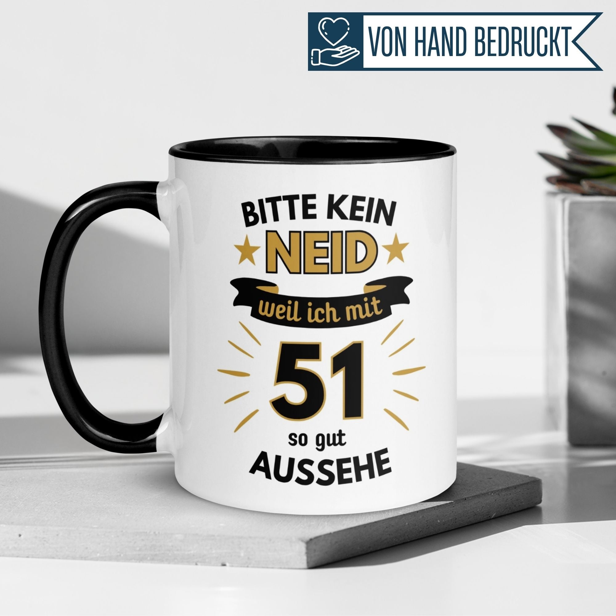 Momentals® Tasse für den 51. Geburtstag mit humorvollem Spruch: "Bitte kein Neid".