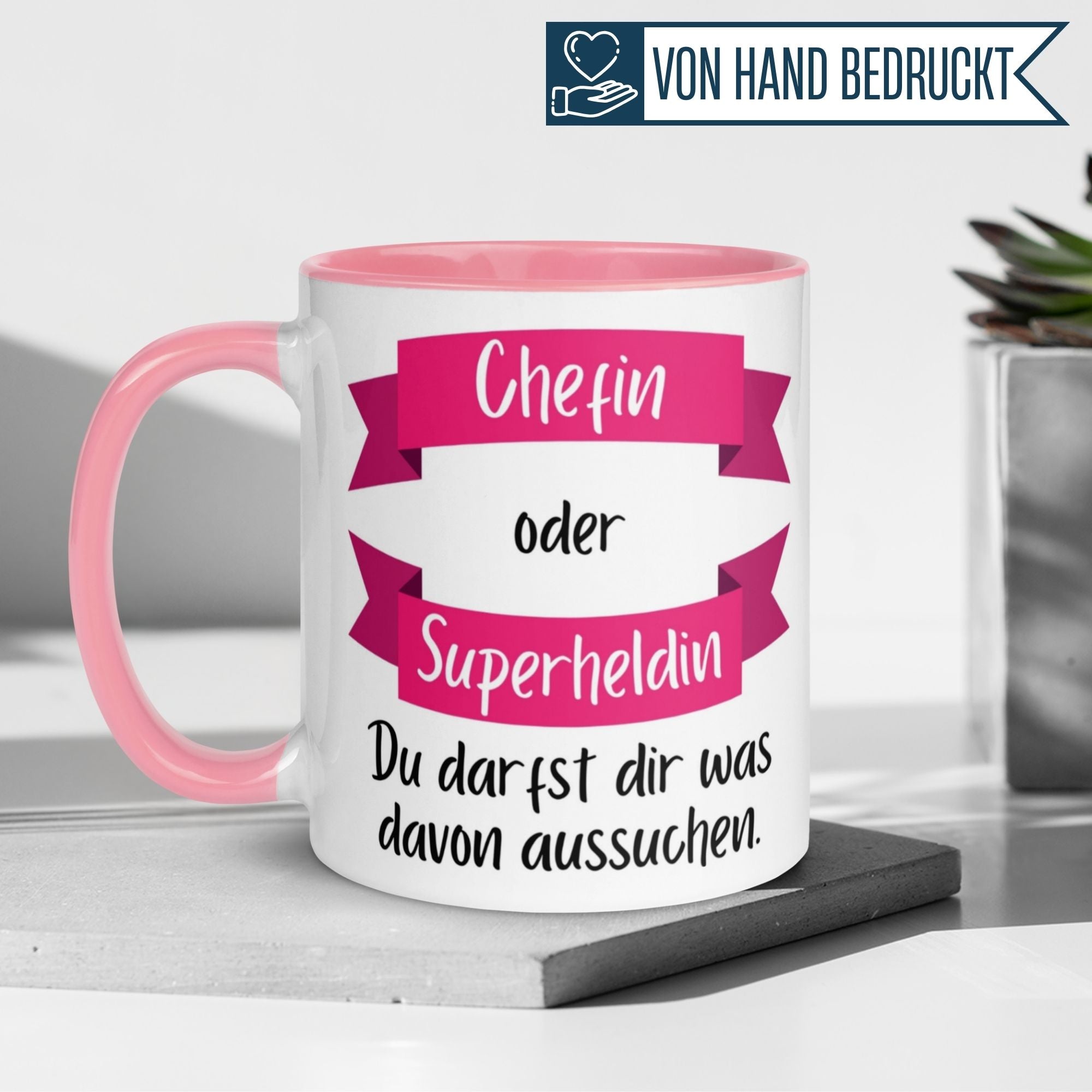 Momentals® Tasse Chefin mit pinken Banderolen und Spruch für Chefin oder Superheldin