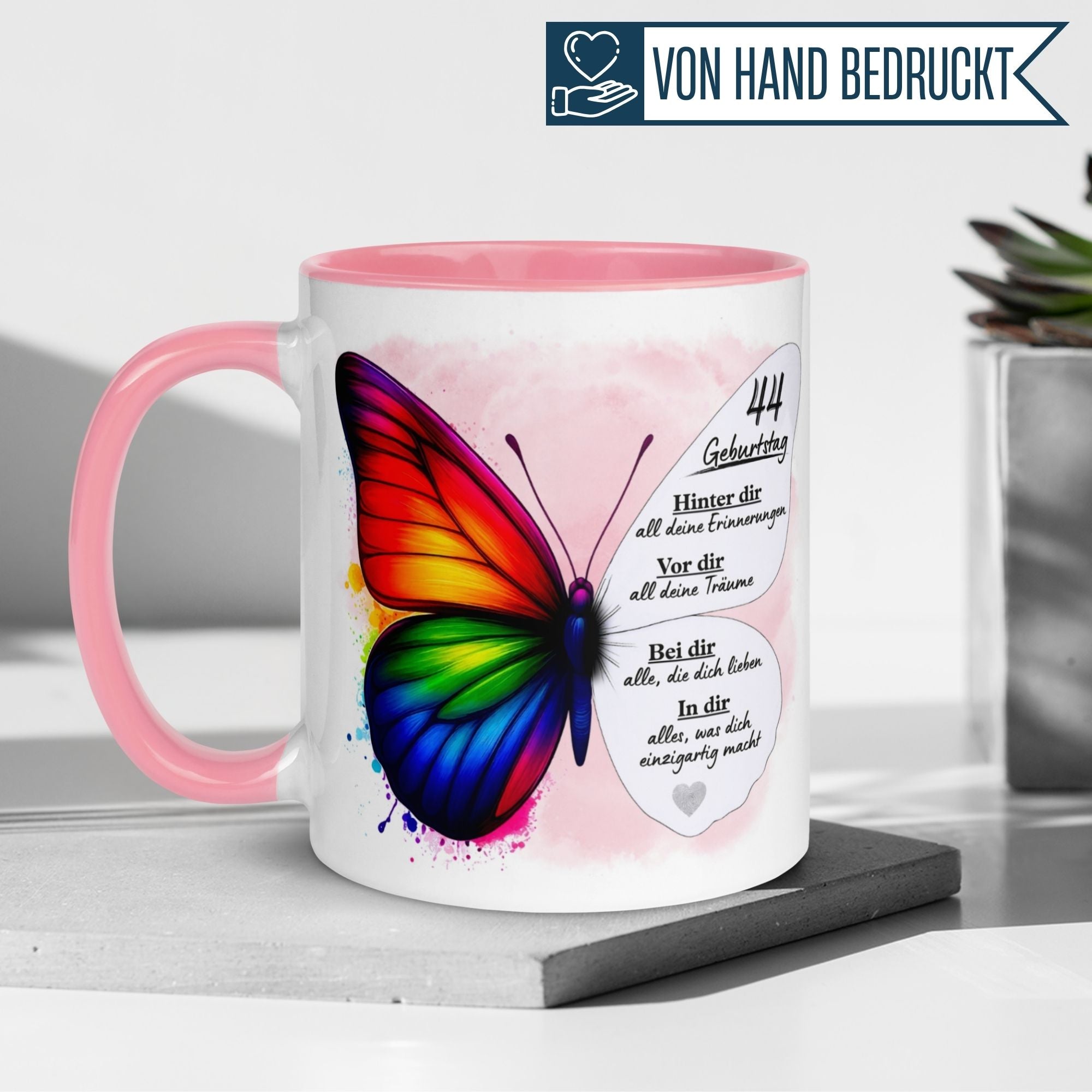 Bunte Geburtstagstasse zum 44. Geburtstag mit Schmetterling und liebevollem Spruch, handgefertigt.