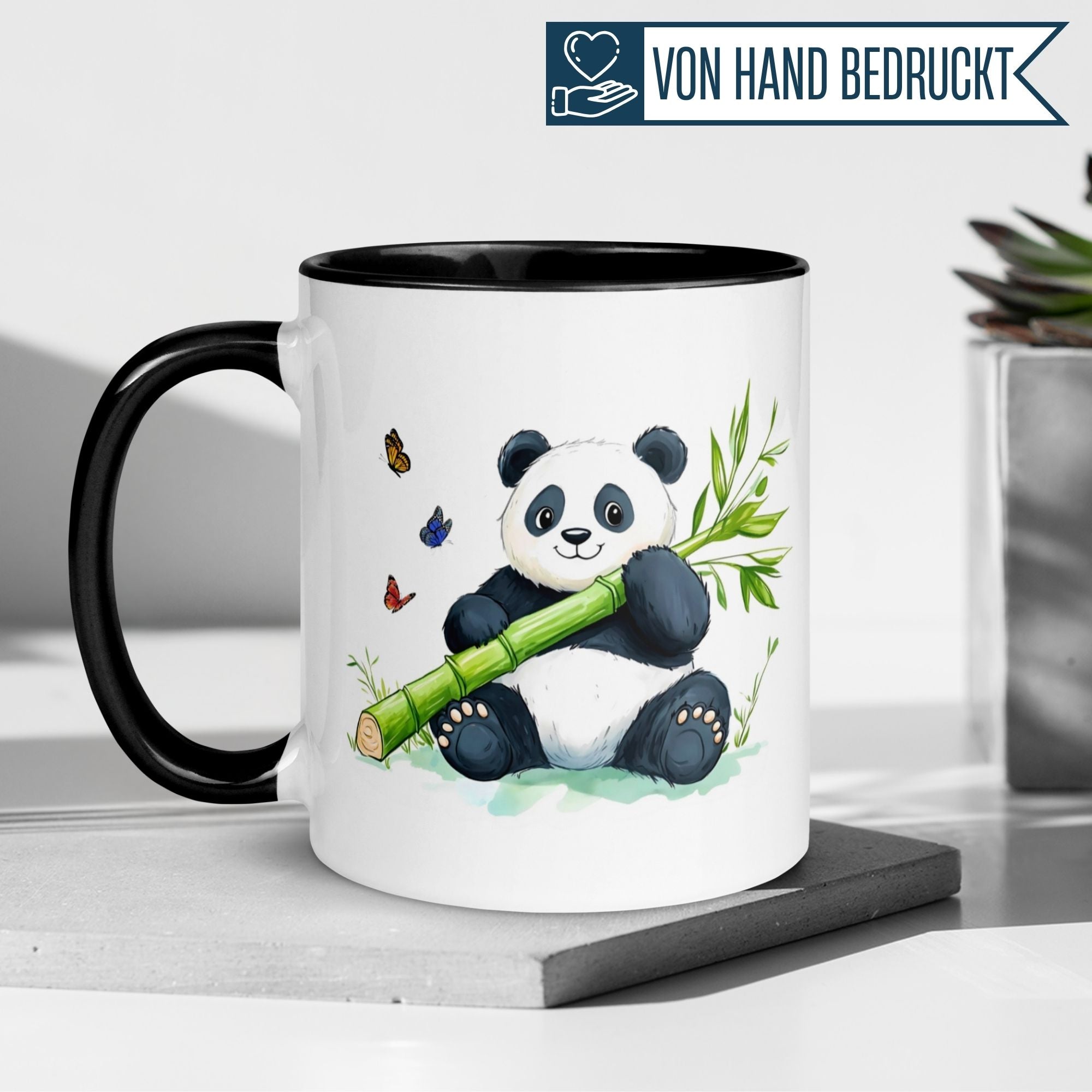 Momentals® Panda Tasse mit Bambusmotiv - ideal für Morgenmuffel und Kuschel-Fans.