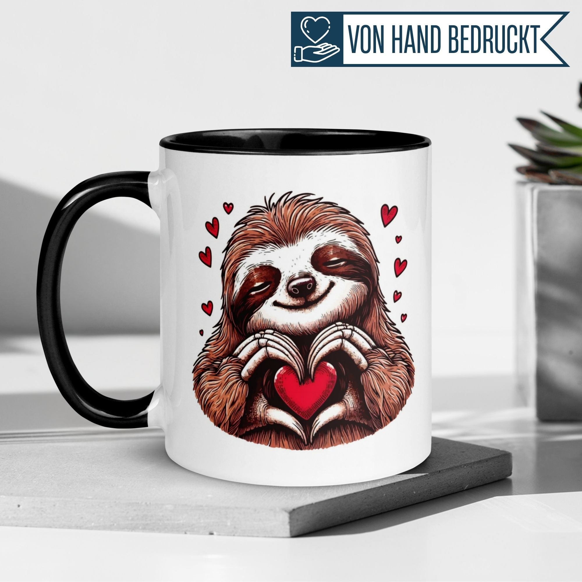 Momentals® Tasse mit Faultier und Herz, charmant und liebevoll, perfekt für Tierfreunde.