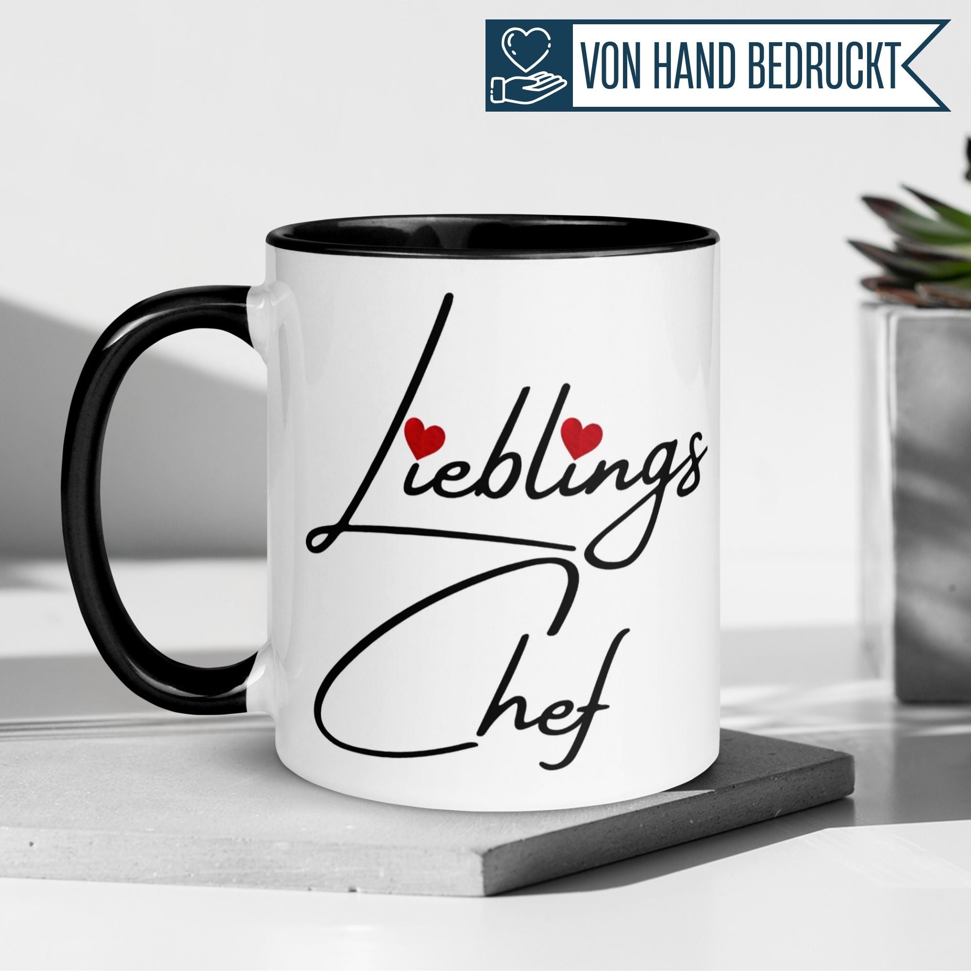 Momentals Tasse mit Aufschrift 'Lieblingschef' und Herz-Details, perfekt zum Abschied eines Chefs.