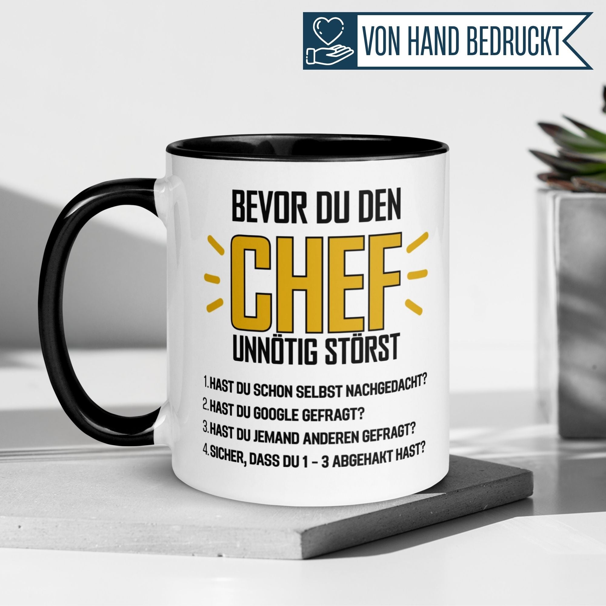 Funny mug with text 'Bevor du den Chef unnötig störst' - a perfect gift for a humorous boss.