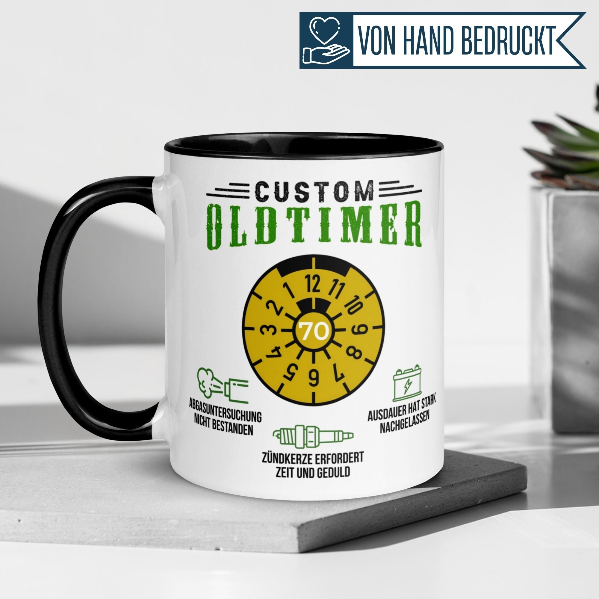 Momentals® Tasse für 70. Geburtstag mit Oldtimer-Motiv und humorvollem Zitat über Geduld und Zeit.