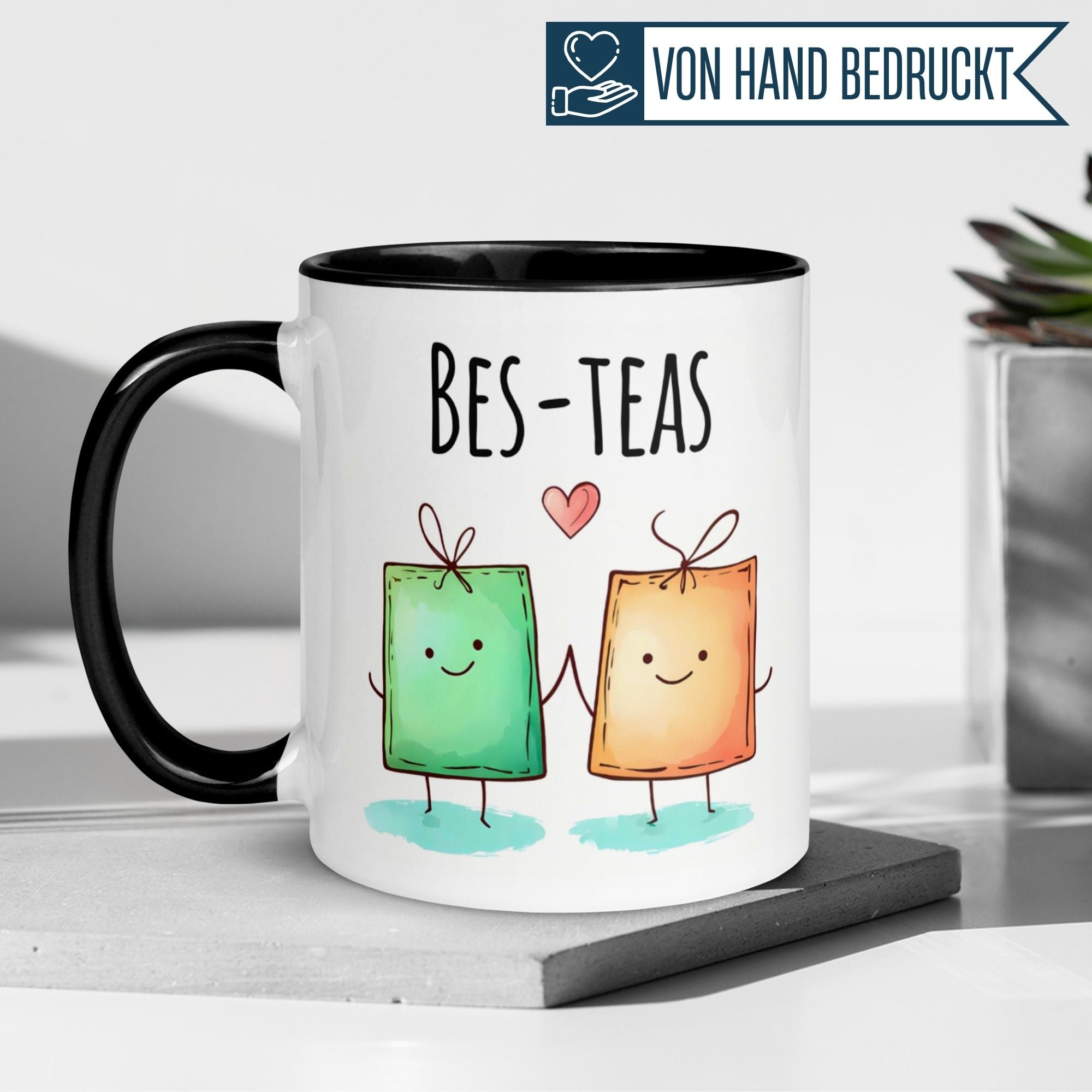 Momentals Tasse mit niedlichen Teebeuteln, die Händchen halten, für beste Freundschaft. Perfekt für Teeliebhaber!