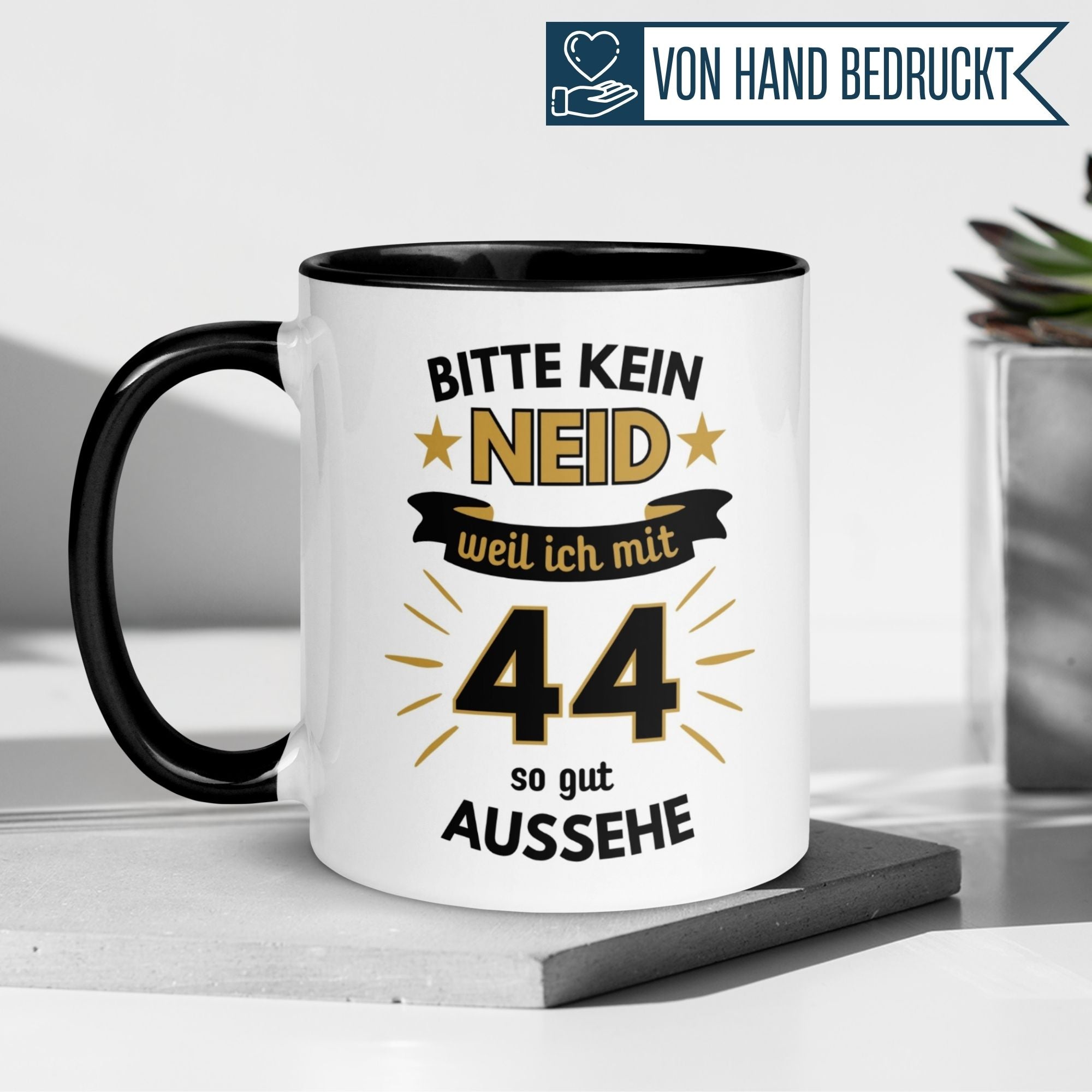 Humorous coffee mug for 44th birthday with the quote 'Bitte kein Neid, weil ich mit 44 so gut aussehe'.