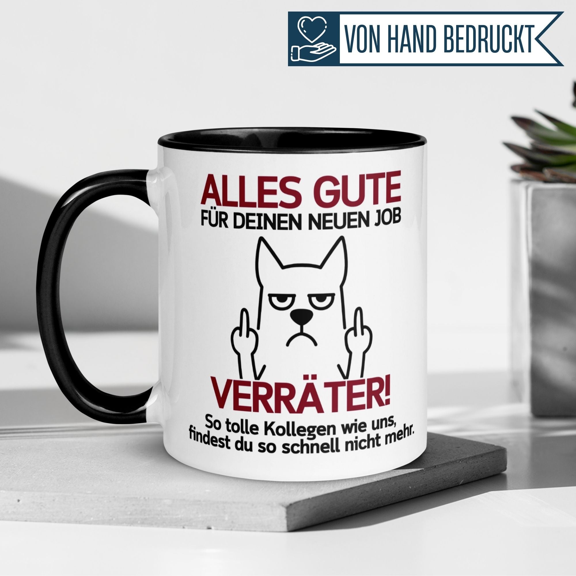 Momentals Tasse mit Hundemotiv und Spruch 'Alles Gute für deinen neuen Job - Verräter!' in schwarz-weißer Gestaltung.