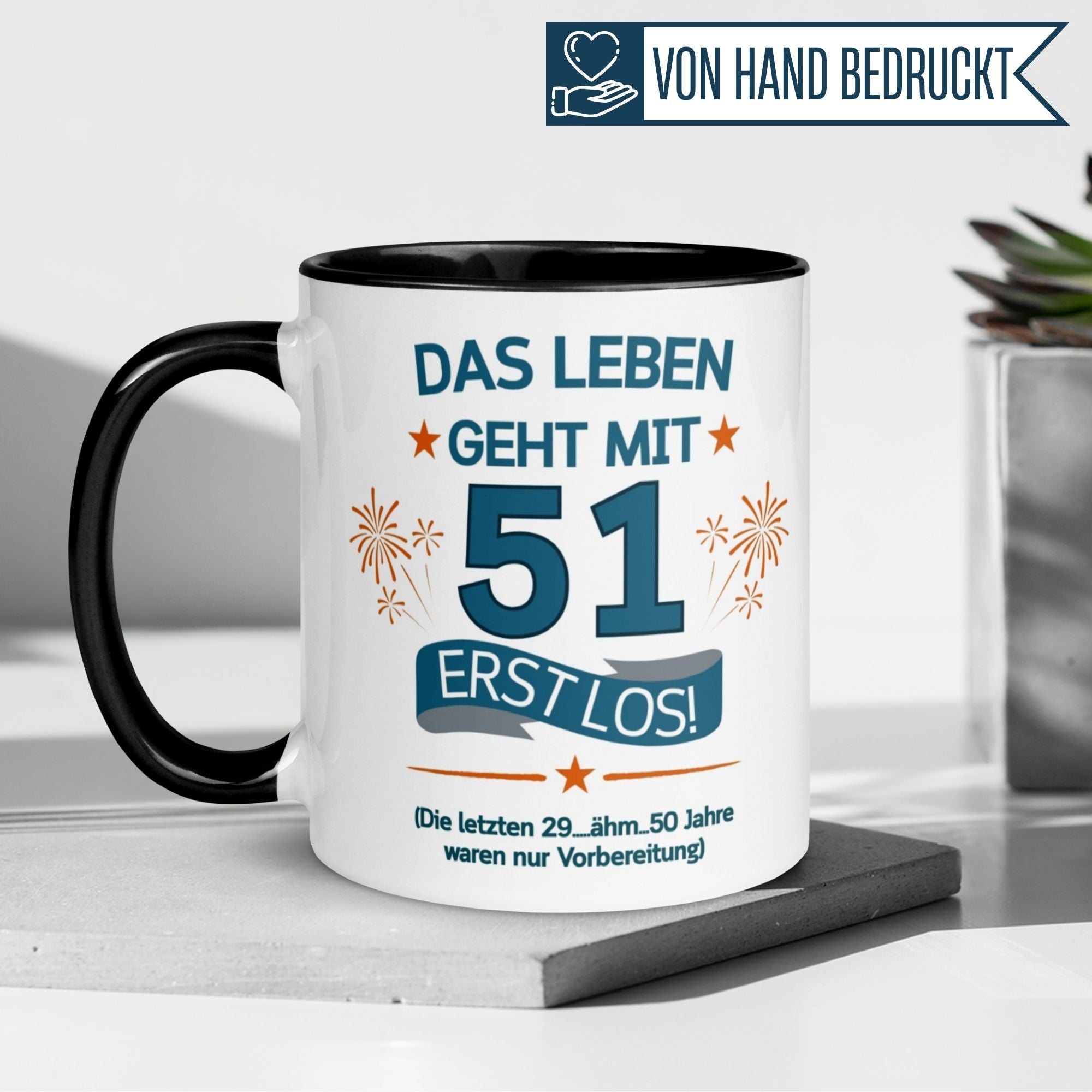 Momentals® Tasse zum 51. Geburtstag mit Spruch "Das Leben geht mit 51 erst los!" und Feuerwerk-Motiv