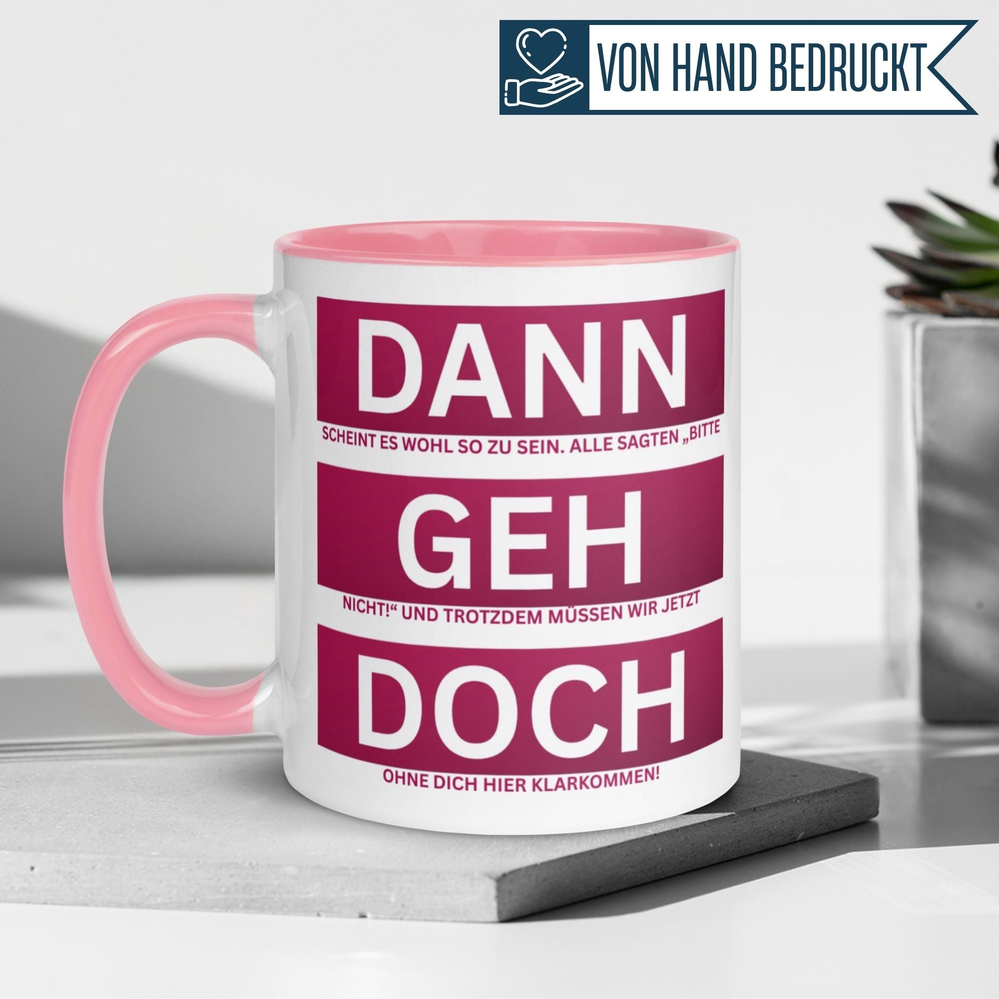 Momentals Tasse mit Spruch ‚Dann geh doch‘ für Kollegin, pinker Henkel und Herzen, ein Geschenk der Wertschätzung.