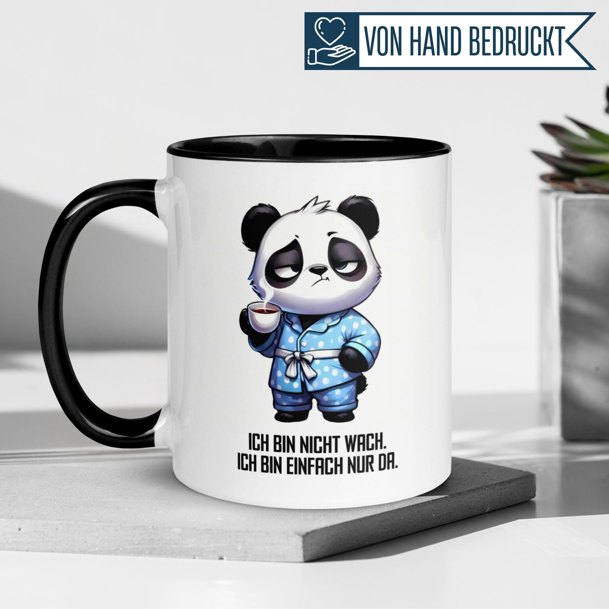 Momentals Tasse mit Panda-Motiv und Spruch "Ich bin nicht wach - ich bin einfach nur da", ideal für Morgenmuffel.