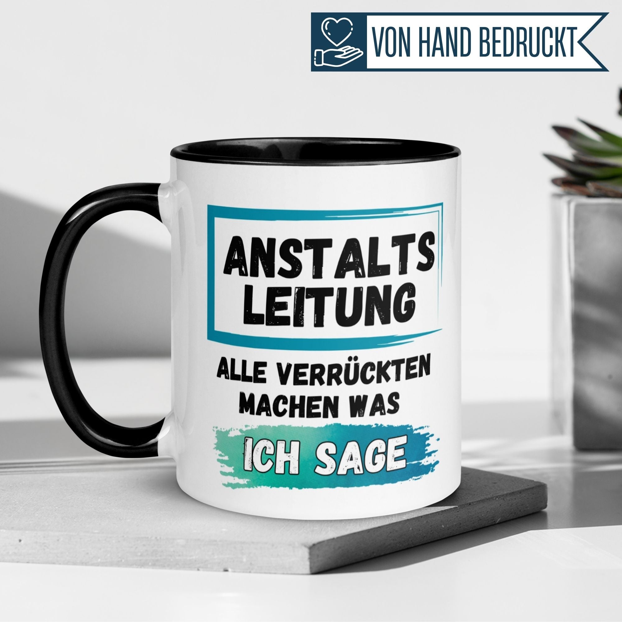 Momentals Tasse Chef mit humorvollem Spruch: "Anstaltsleitung – Alle Verrückten machen was ich sage".
