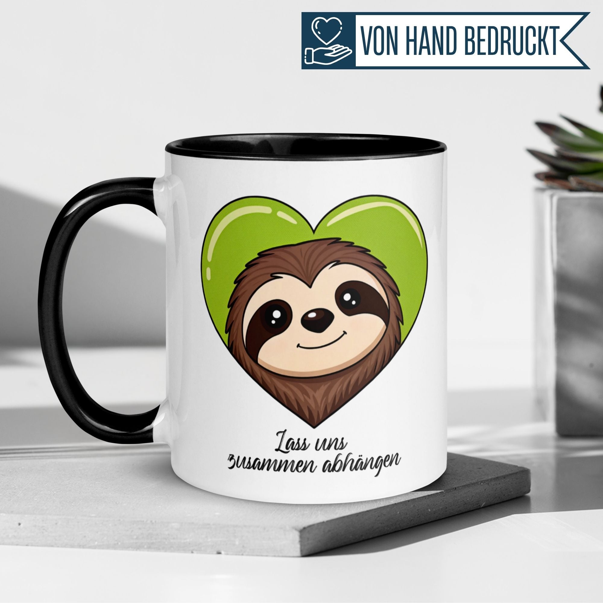 Momentals® Tasse mit Faultier und grünem Herz für entspannte Tierfreunde – "Lass uns zusammen abhängen"