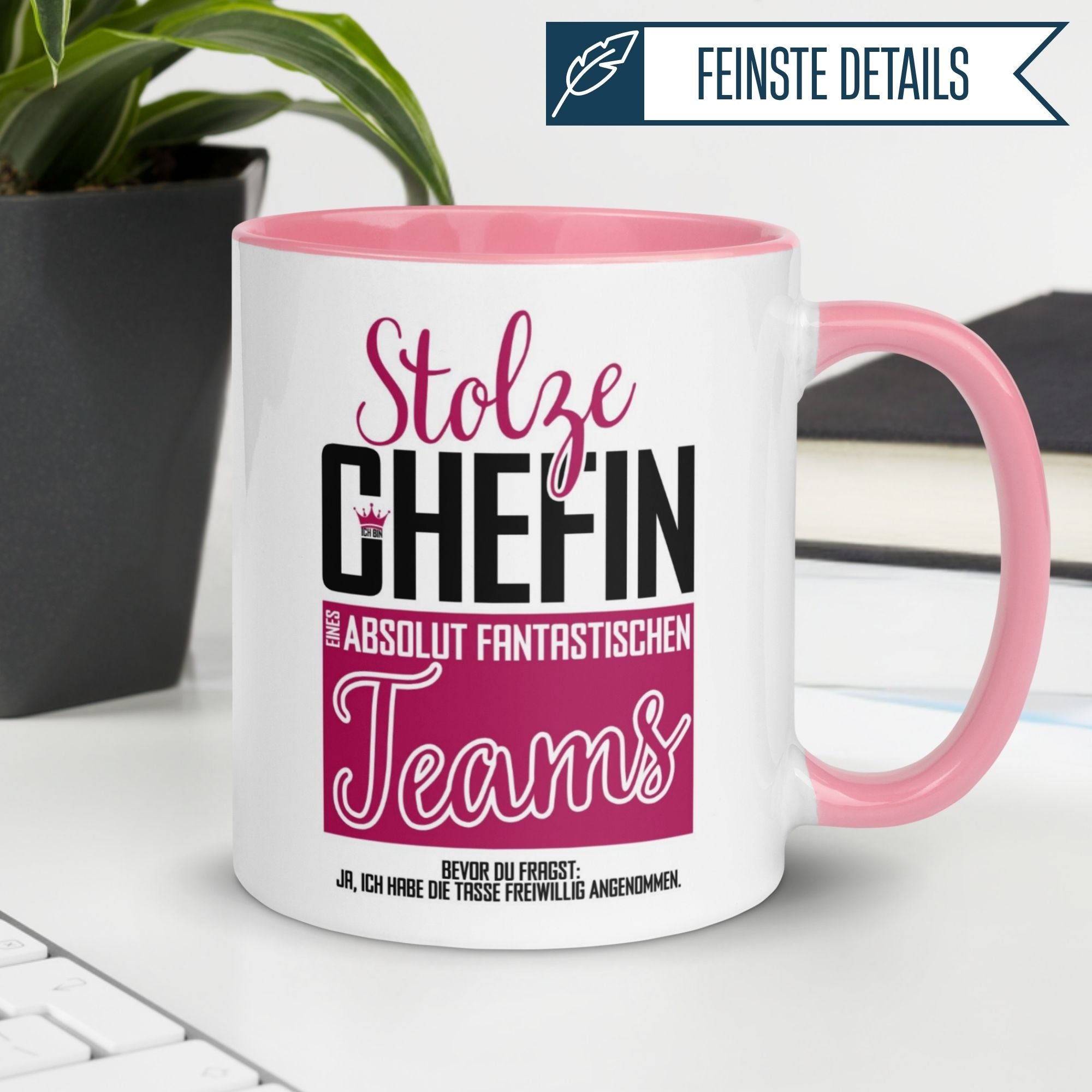 Stolze Chefin Tasse mit Spruch für kreative Geschenke und Büroüberraschungen.