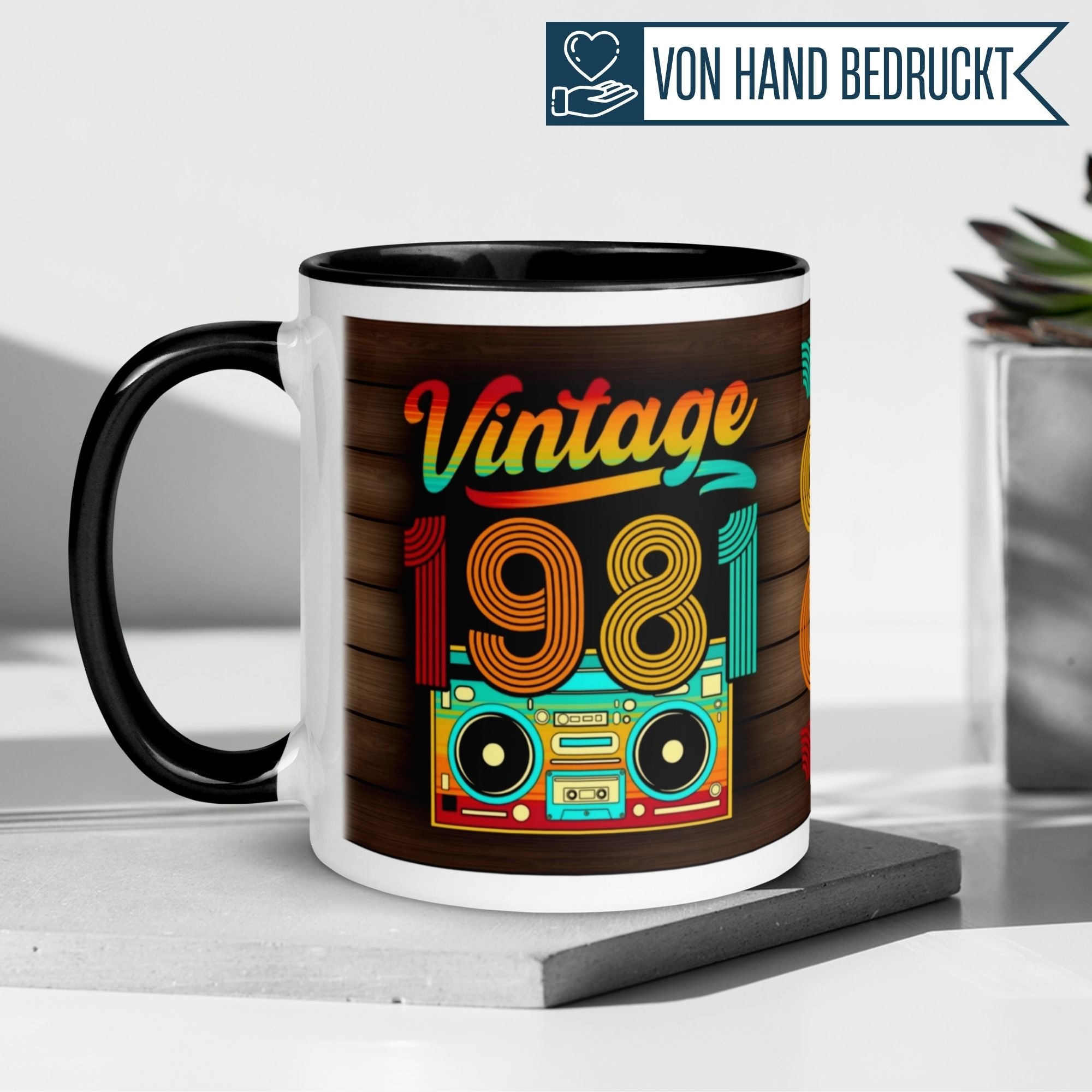 Momentals® 44. Geburtstag Tasse, Retro Vintage 1981, buntes Design mit Boombox.
