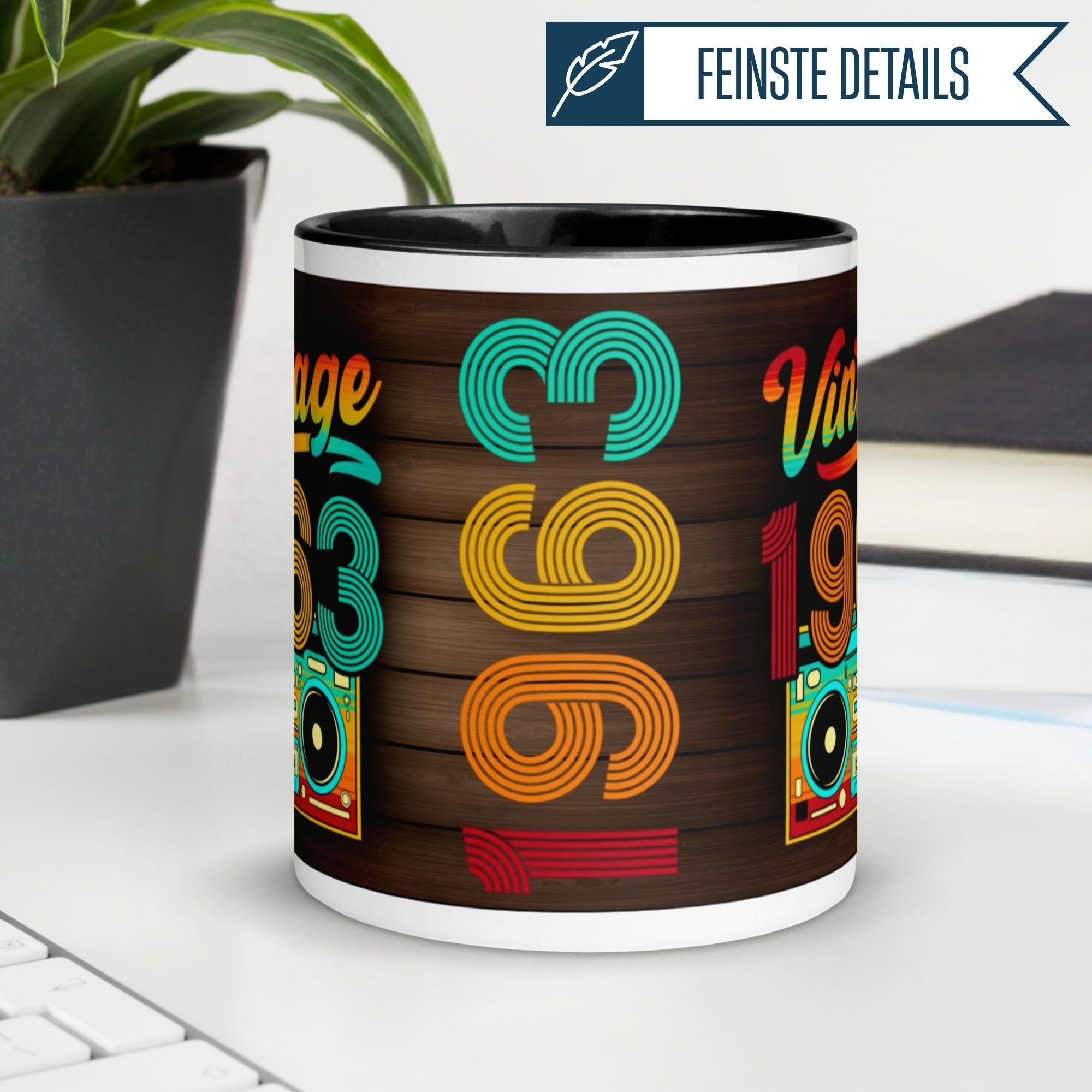 Momentals 62. Geburtstag Tasse mit Retro-Design und Vintage 1963 Aufdruck für besondere Geburtstagsmomente.