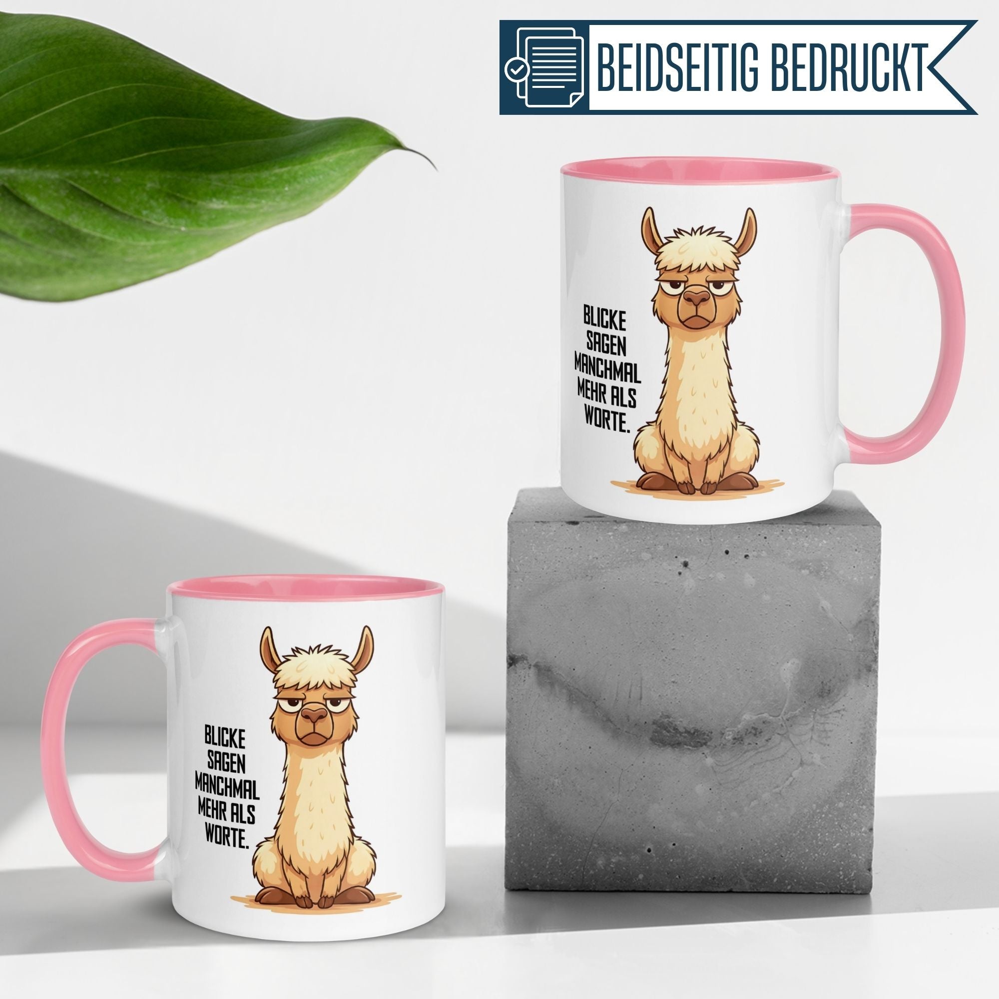 Momentals Alpaka Tasse mit Spruch "Blicke sagen manchmal mehr als Worte" auf Betonhintergrund