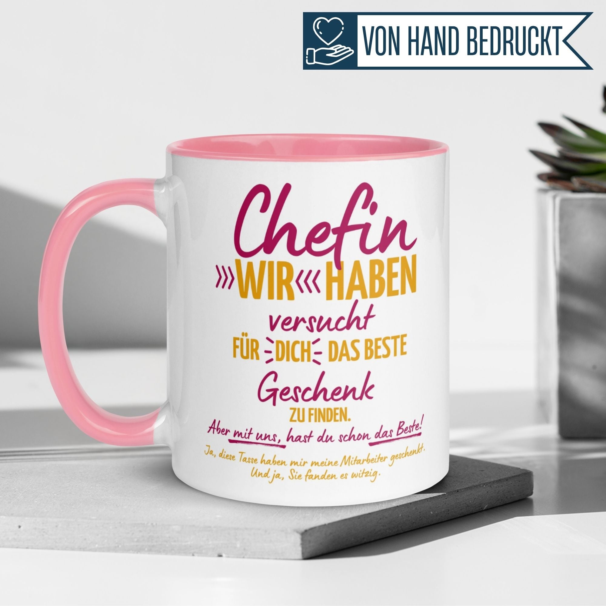 Momentals Tasse Chefin mit Witz, ideal als Geschenk für eine humorvolle Chefin im Büro.