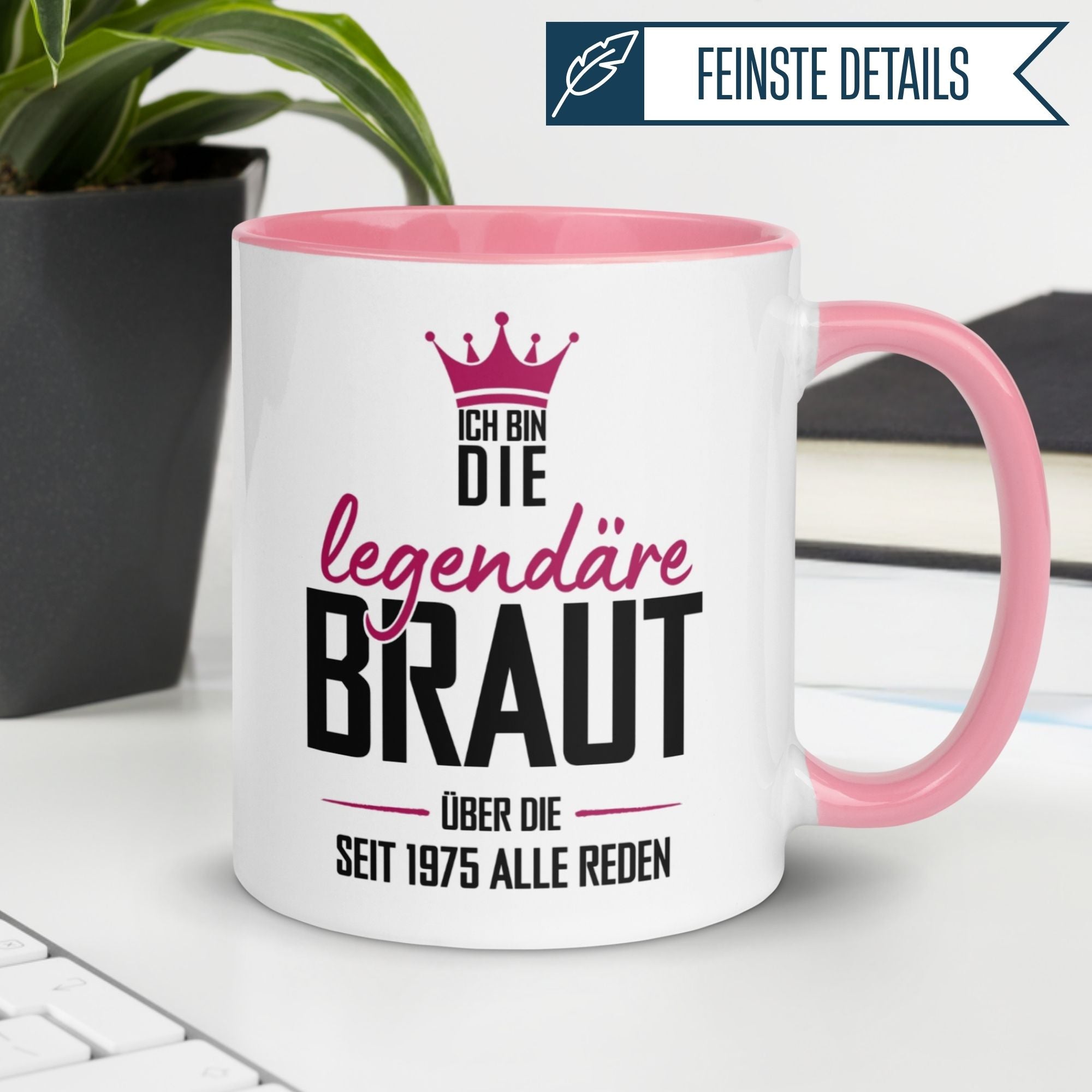 Momentals Tasse für 50. Geburtstag mit Spruch "Ich die legendäre Braut seit 1975" auf pinkem Hintergrund.