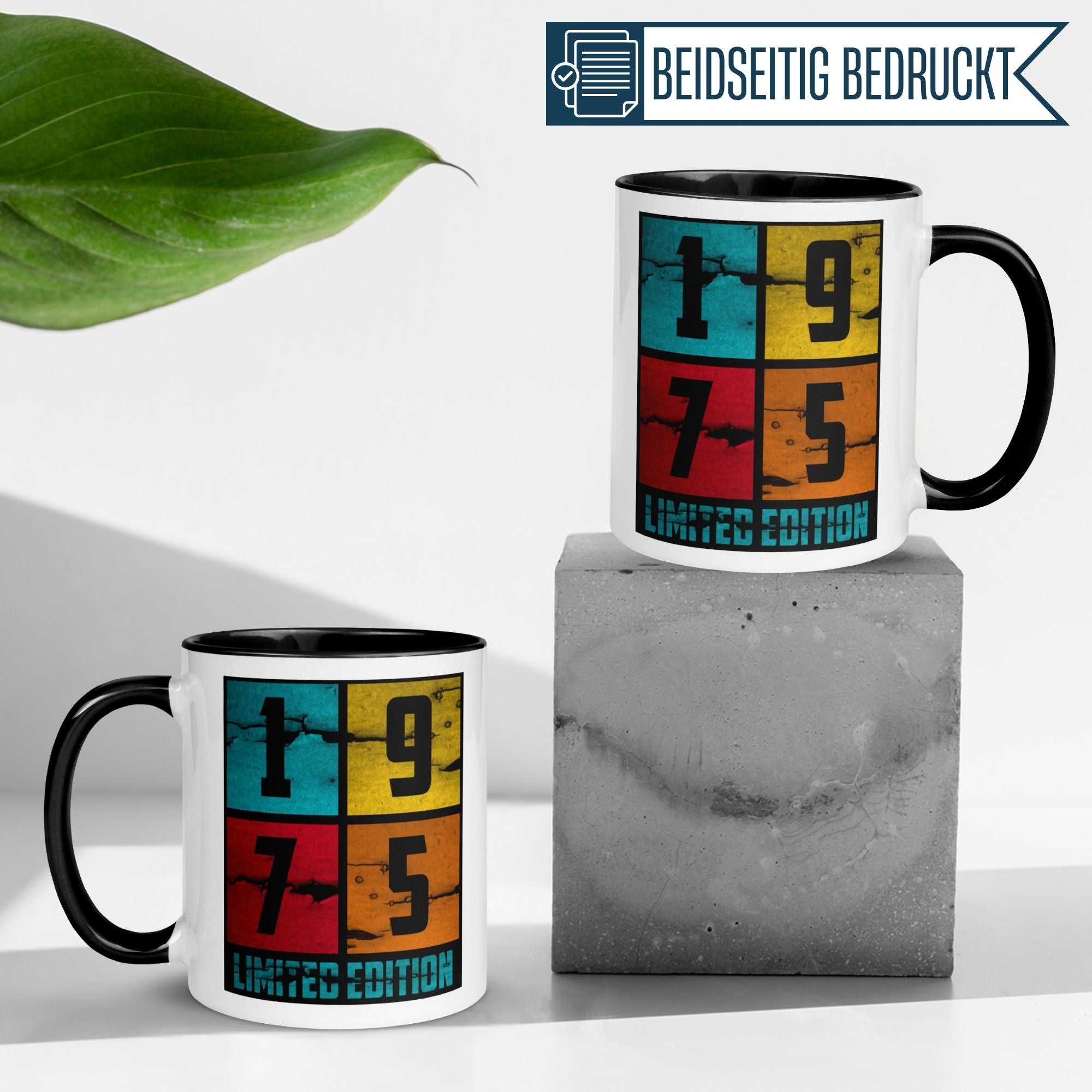 Momentals® Tasse zum 50. Geburtstag mit bunten Kacheln und der Zahl 1975, beidseitig bedruckt.