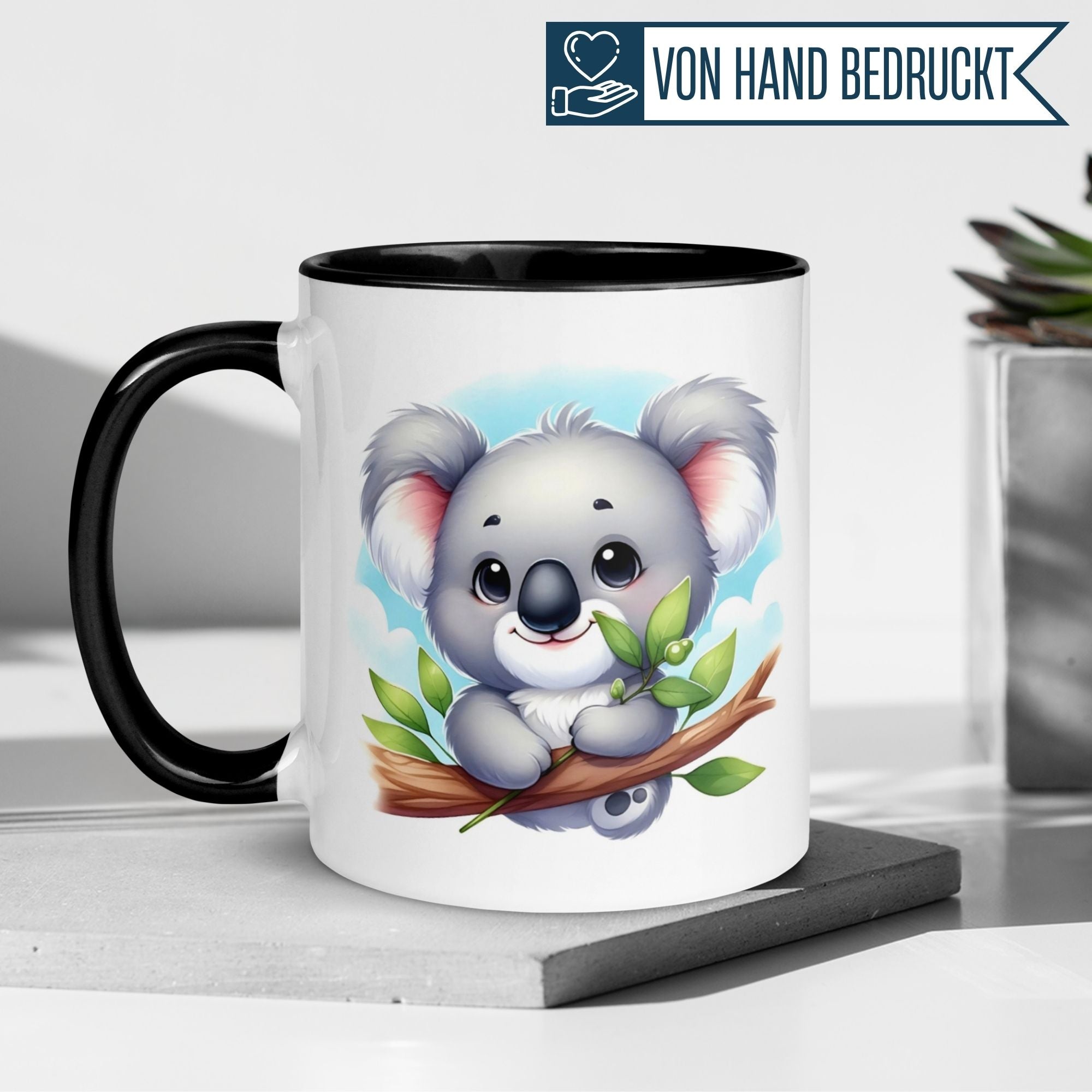 Momentals Tasse mit süßem Koala auf Ast, perfekt für Morgenmuffel und Kaffeeliebhaber.