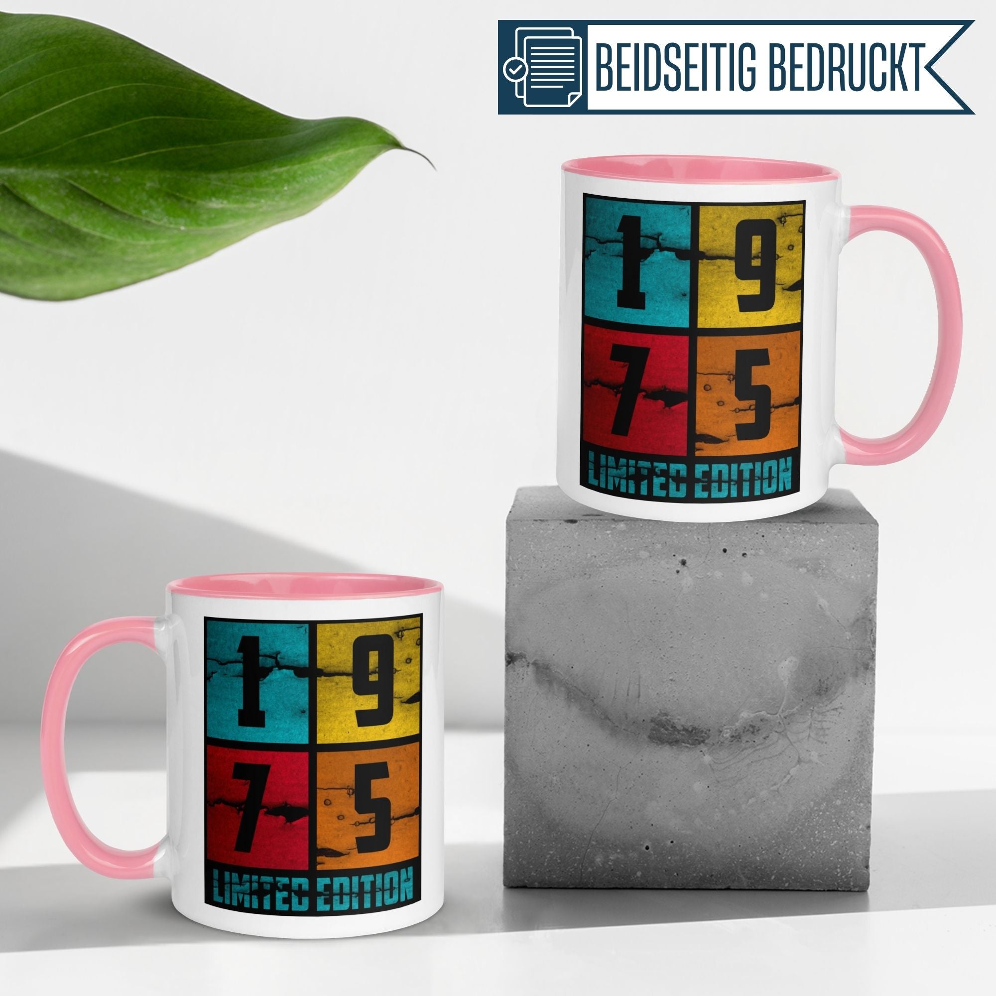 Momentals® Tasse 50. Geburtstag mit buntem Motiv und rosa Henkel, ansprechendes Geschenk für Jubiläen.