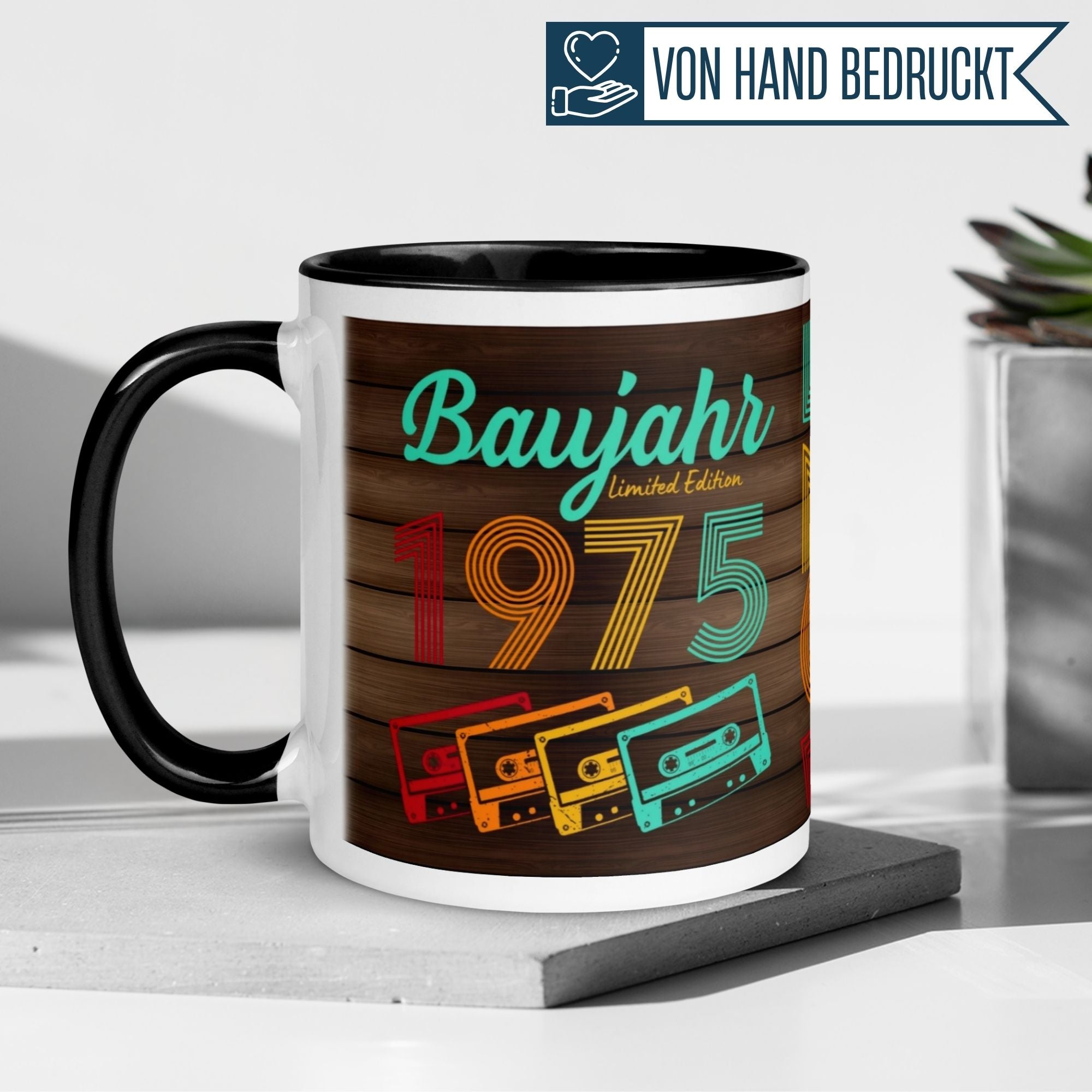 Momentals® Geburtstagstasse mit 1975 Retro-Design und Kassette, ideal für Männer zum runden Geburtstag.