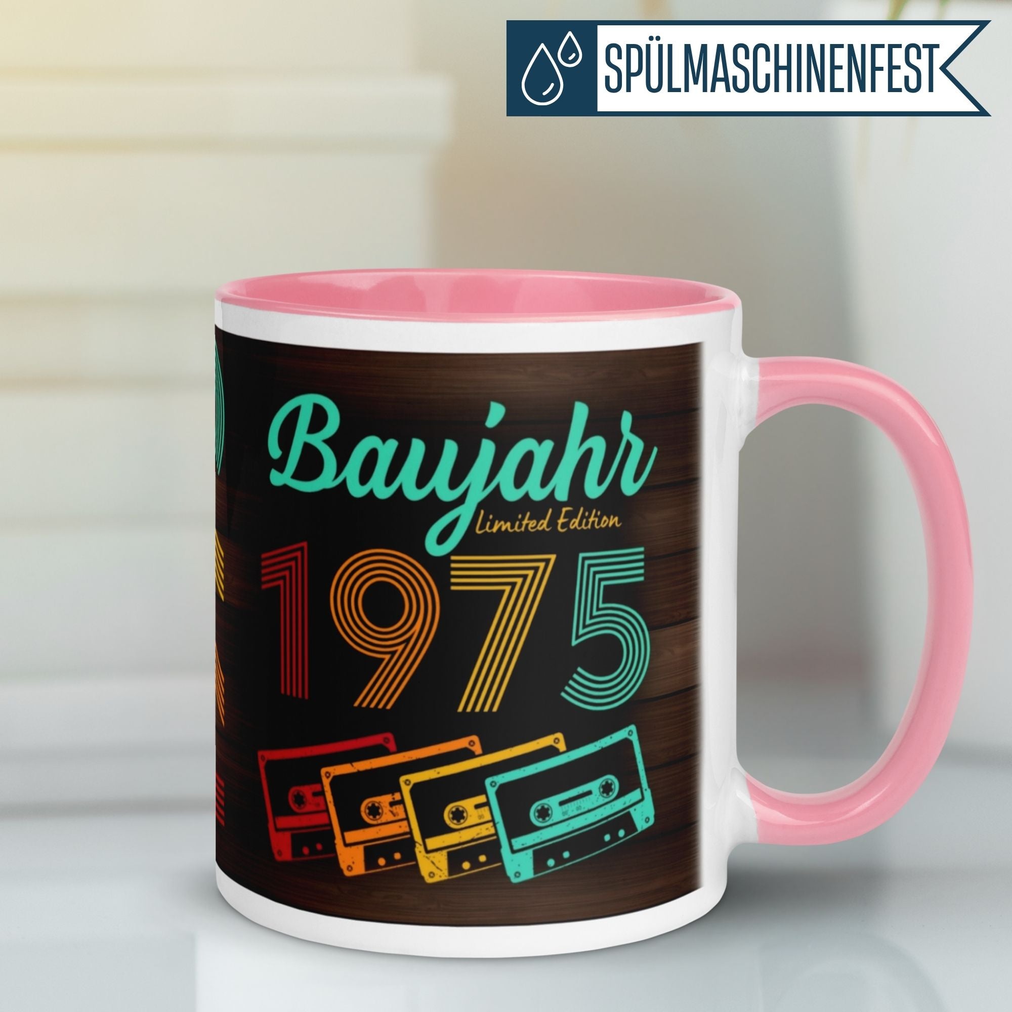 Bunte Momentals® Tasse zum 50. Geburtstag mit Retro-Design und Baujahr 1975 für ein breites Lächeln.