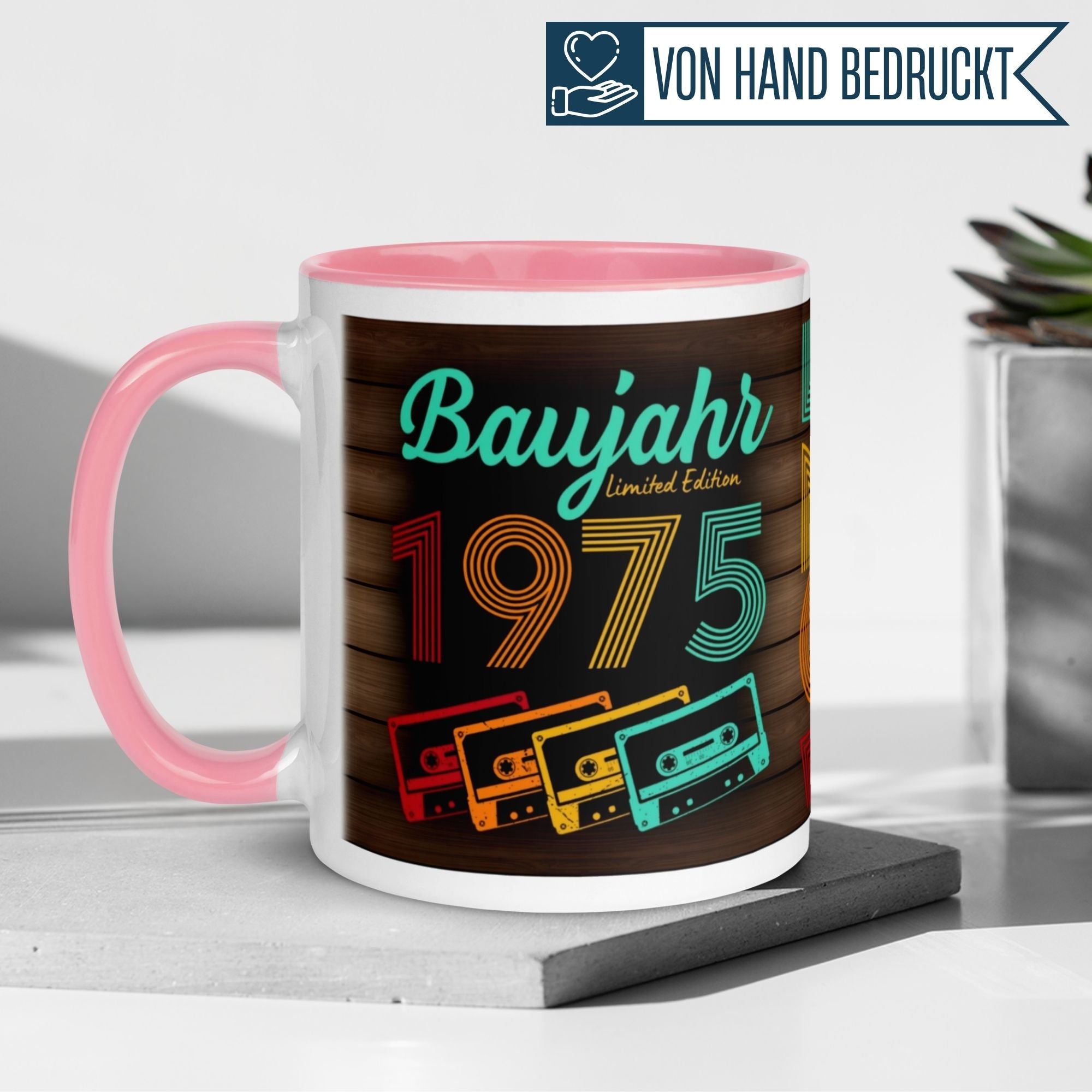 Momentals® Tasse zum 50. Geburtstag, Retro-Design Baujahr 1975 mit bunten Kassetten.