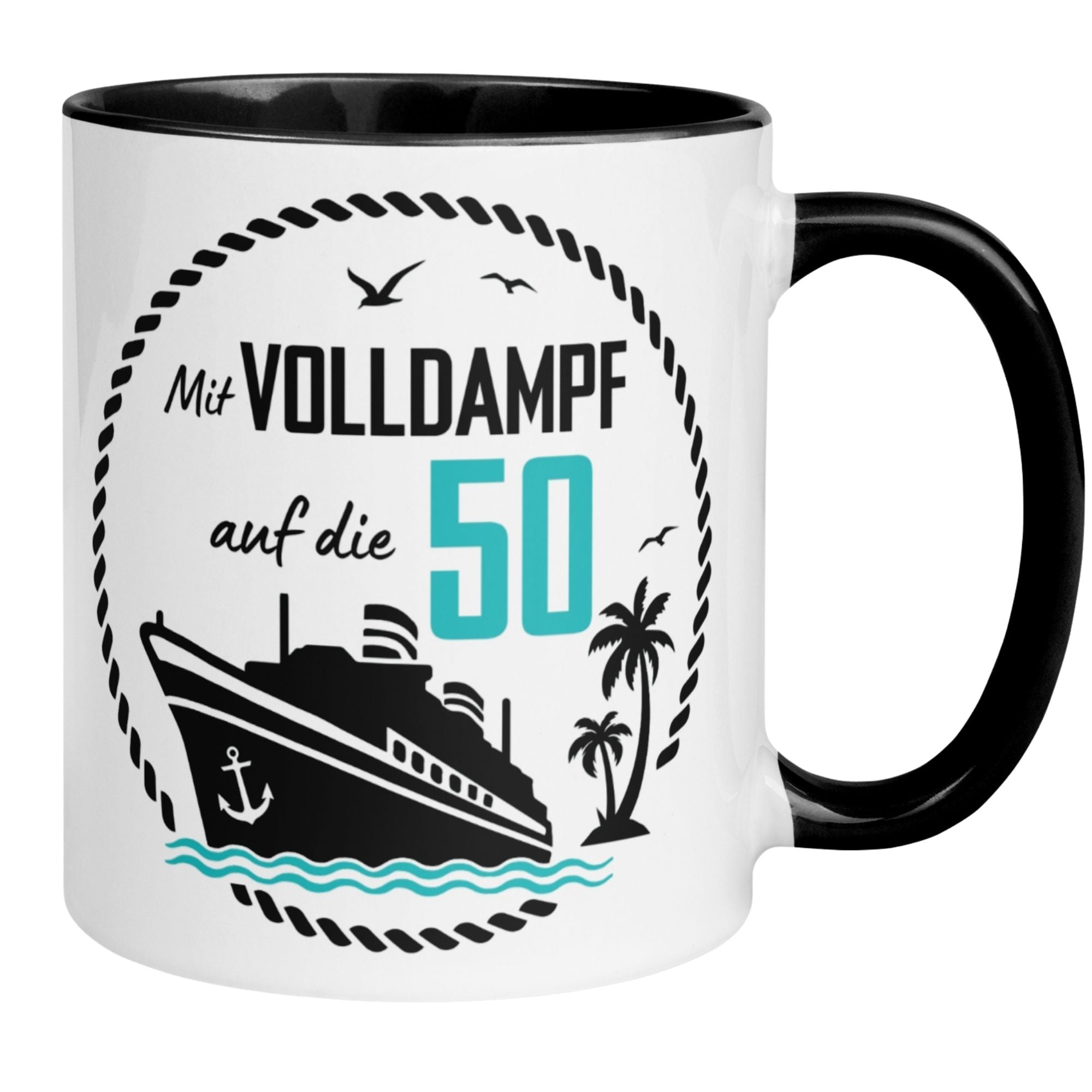 Schwarze Tasse für den 50. Geburtstag mit humorvollem Schiff-Design und Spruch "Mit Volldampf auf die 50".