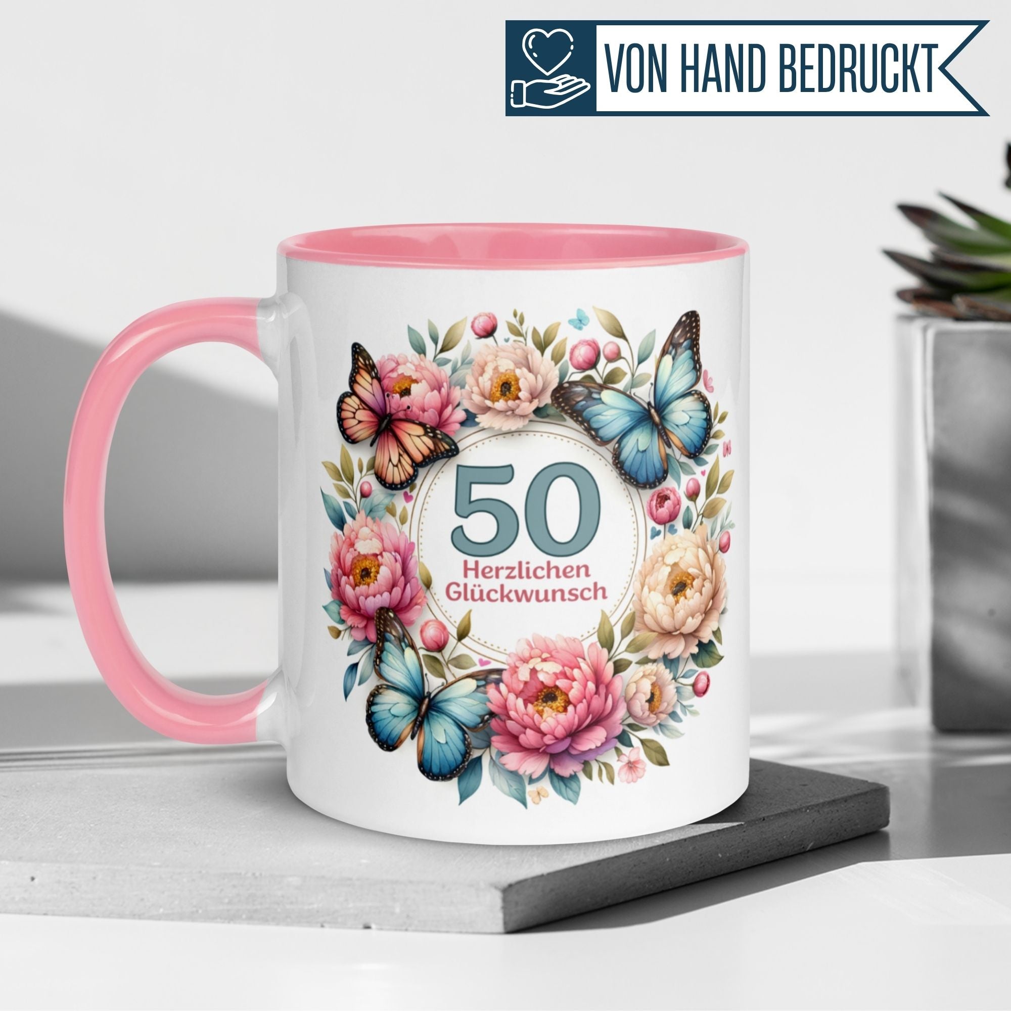 Momentals Tasse zur Feier des 50. Geburtstags mit Schmetterlingen und Blumenmotiv, ideal als Geschenk.