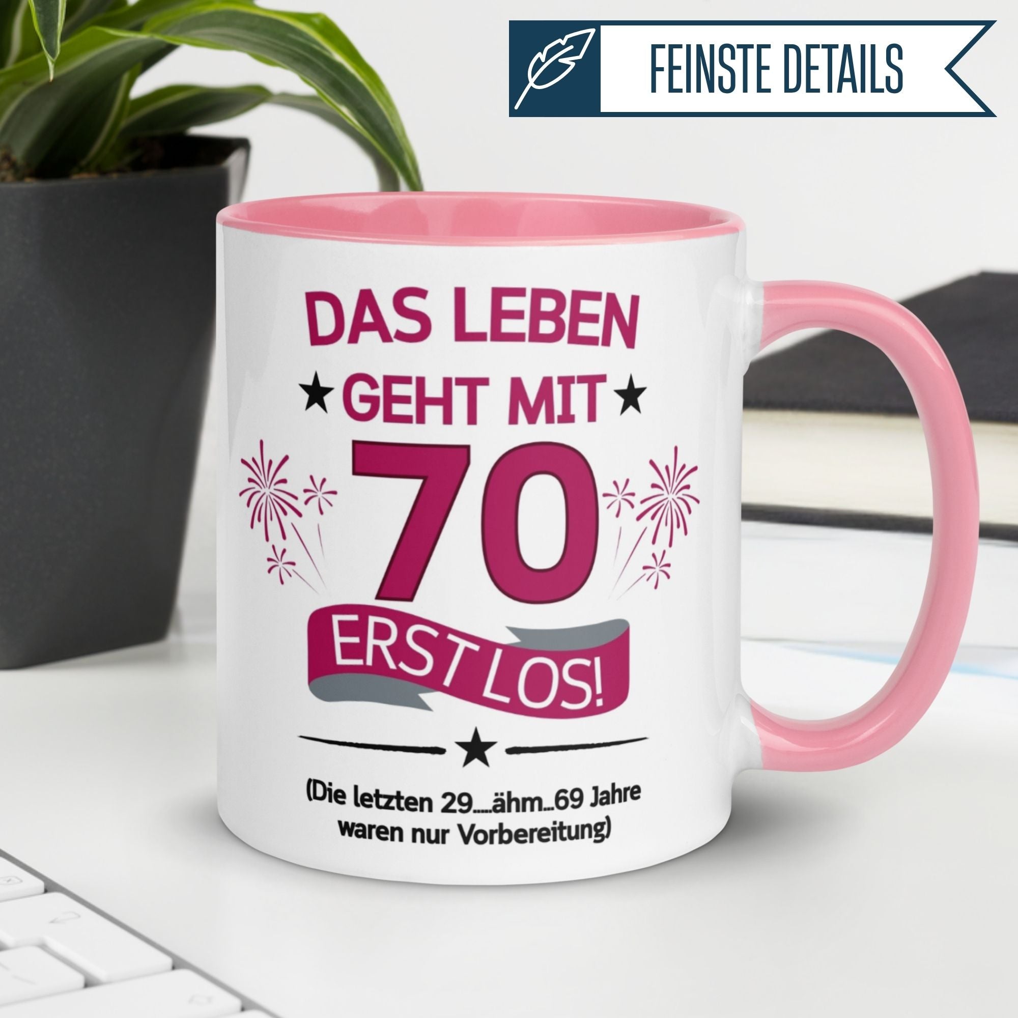 Momentals® Tasse zum 70. Geburtstag mit originellem Spruch und Feuerwerk-Design.