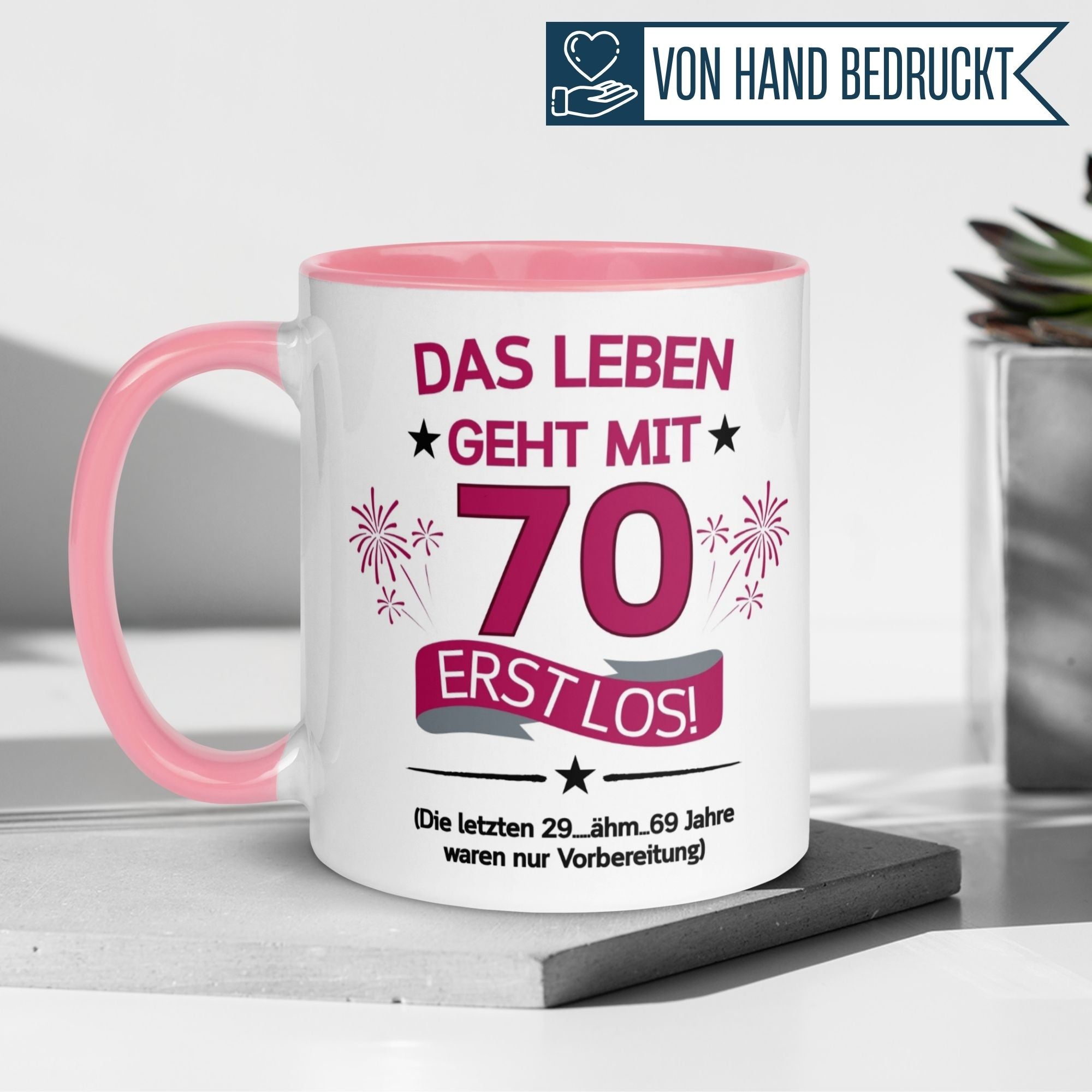 Momentals® Tasse zum 70. Geburtstag mit Spruch 'Das Leben geht mit 70 erst los!' und feierlichen Feuerwerk-Motiven.