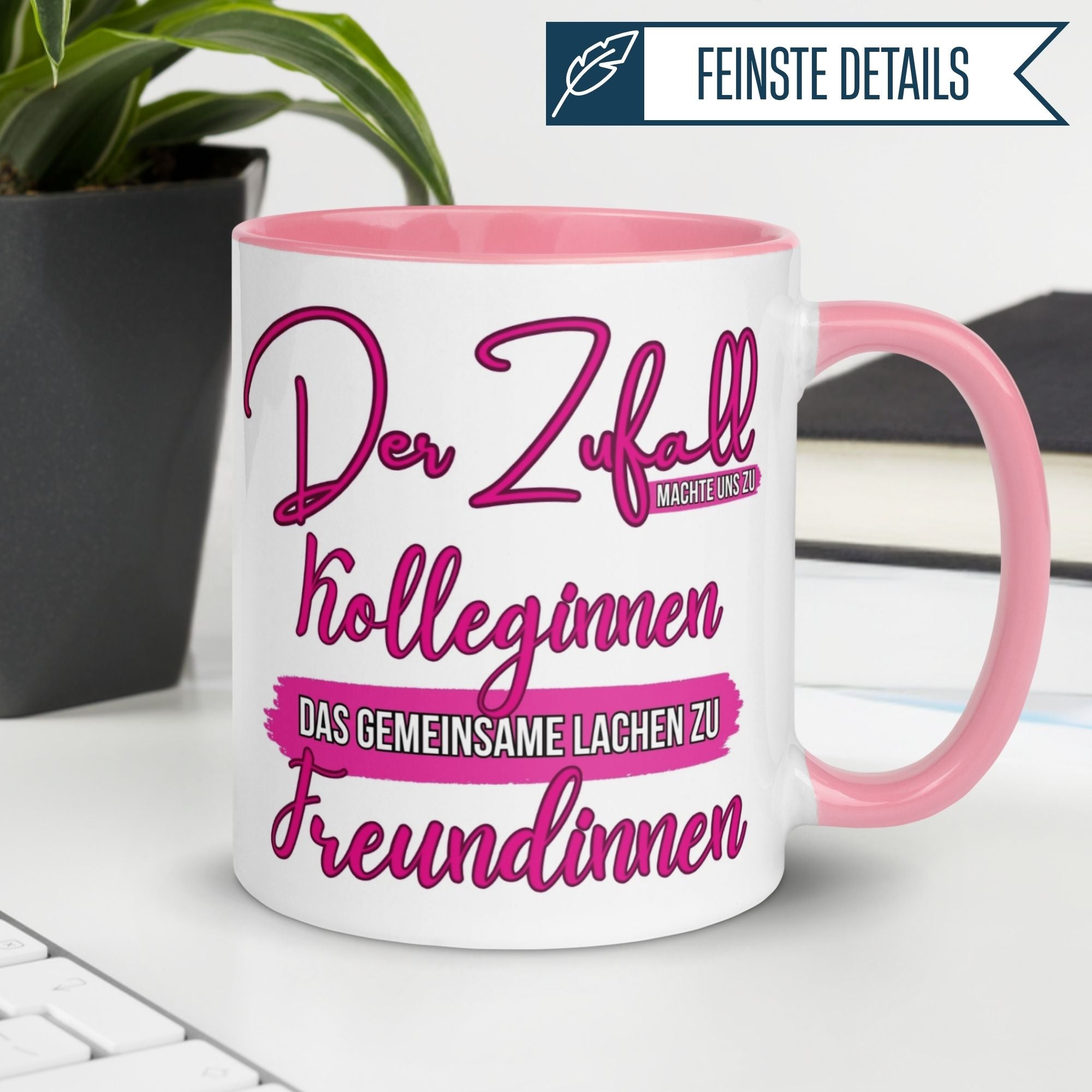 Momentals® Tasse in Pink mit dem Spruch: "Der Zufall machte uns zu Kolleginnen, das gemeinsame Lachen zu Freundinnen".