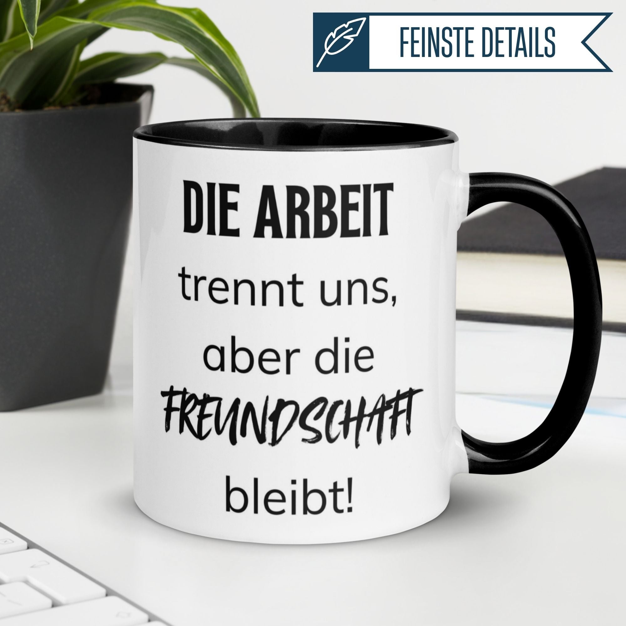 Momentals® Tasse mit Spruch: "Die Arbeit trennt uns, aber die Freundschaft bleibt!" im modernen Design.