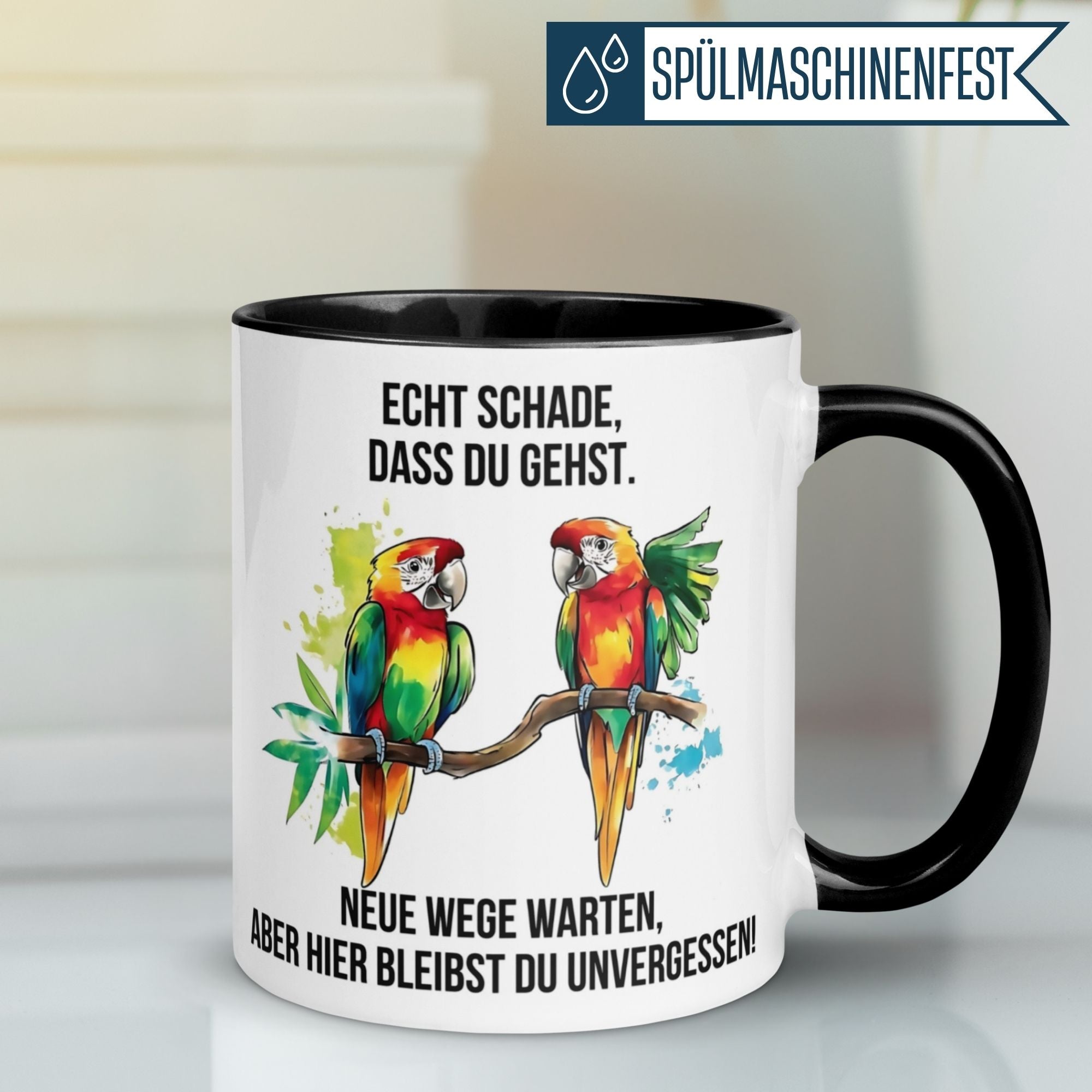 Momentals® Abschiedstasse mit bunten Papageien und Spruch "Echt schade, dass du gehst" im modernen Design.