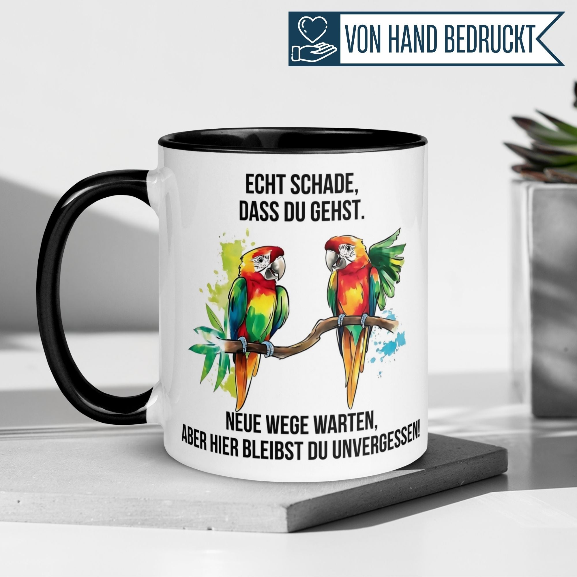 Momentals® Abschied Tasse mit bunten Papageien und Spruch, charmantes Geschenk für Kollegen.