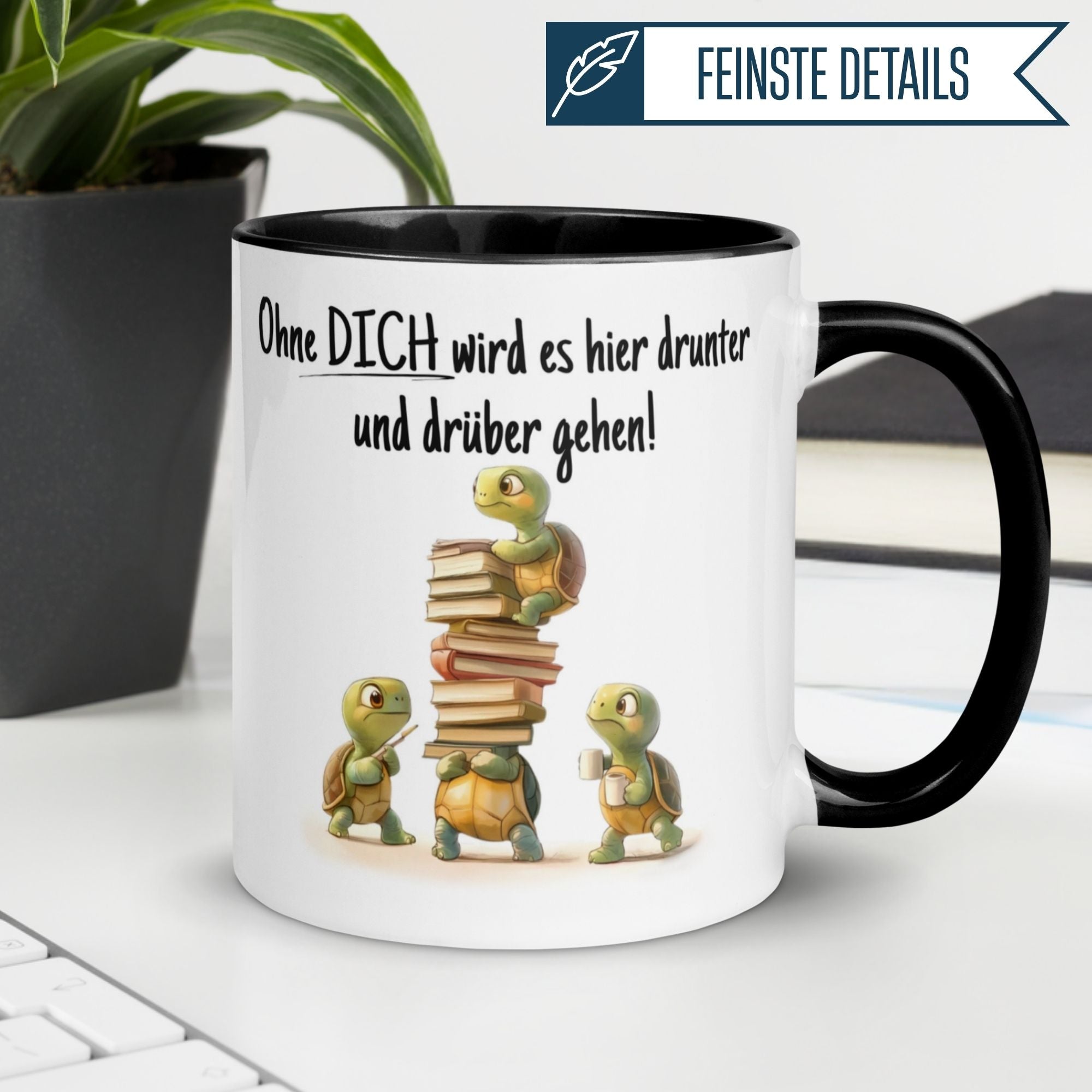 Momentals® mug featuring cheerful turtles stacking books with the quote: "Ohne DICH wird es hier drunter und drüber gehen!"