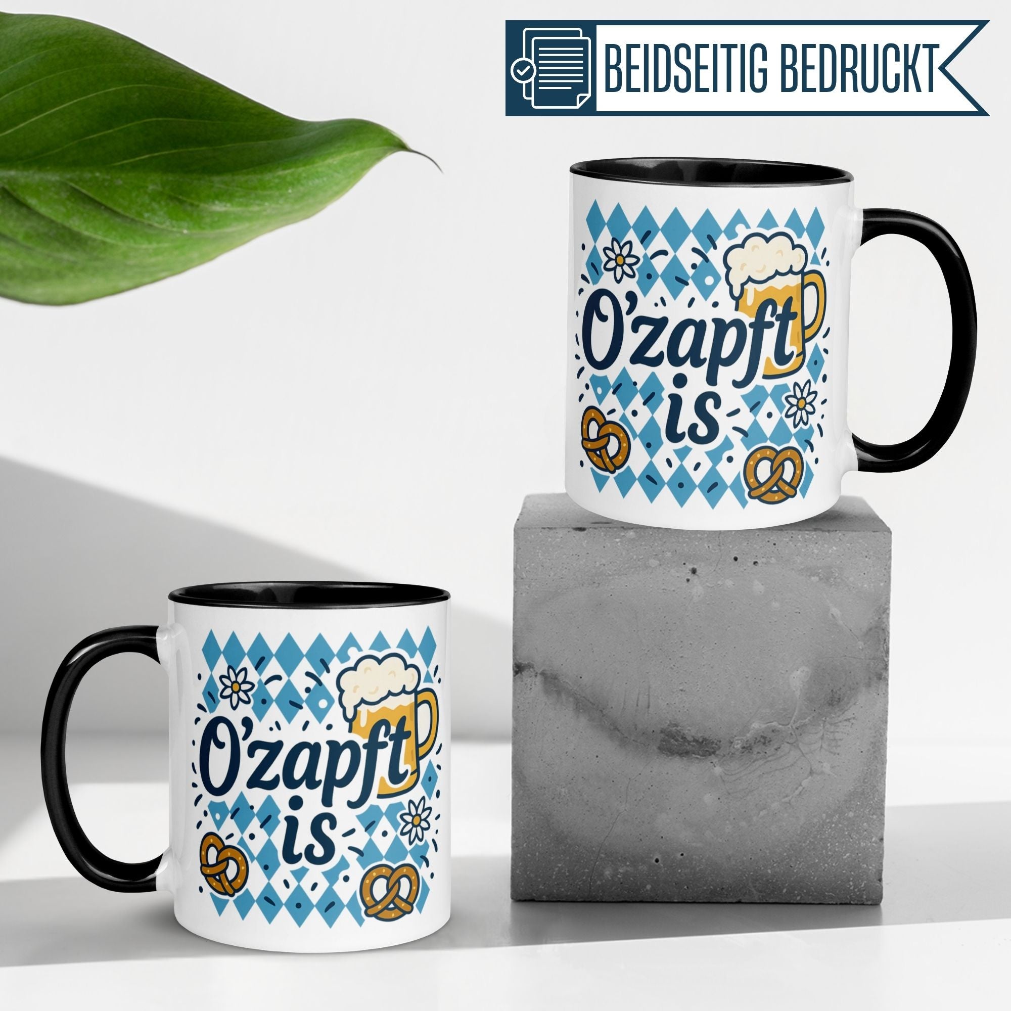 Momentals Tasse mit Spruch "O’zapft is" und Brezn-Design, perfekt für bayerische Festkultur.