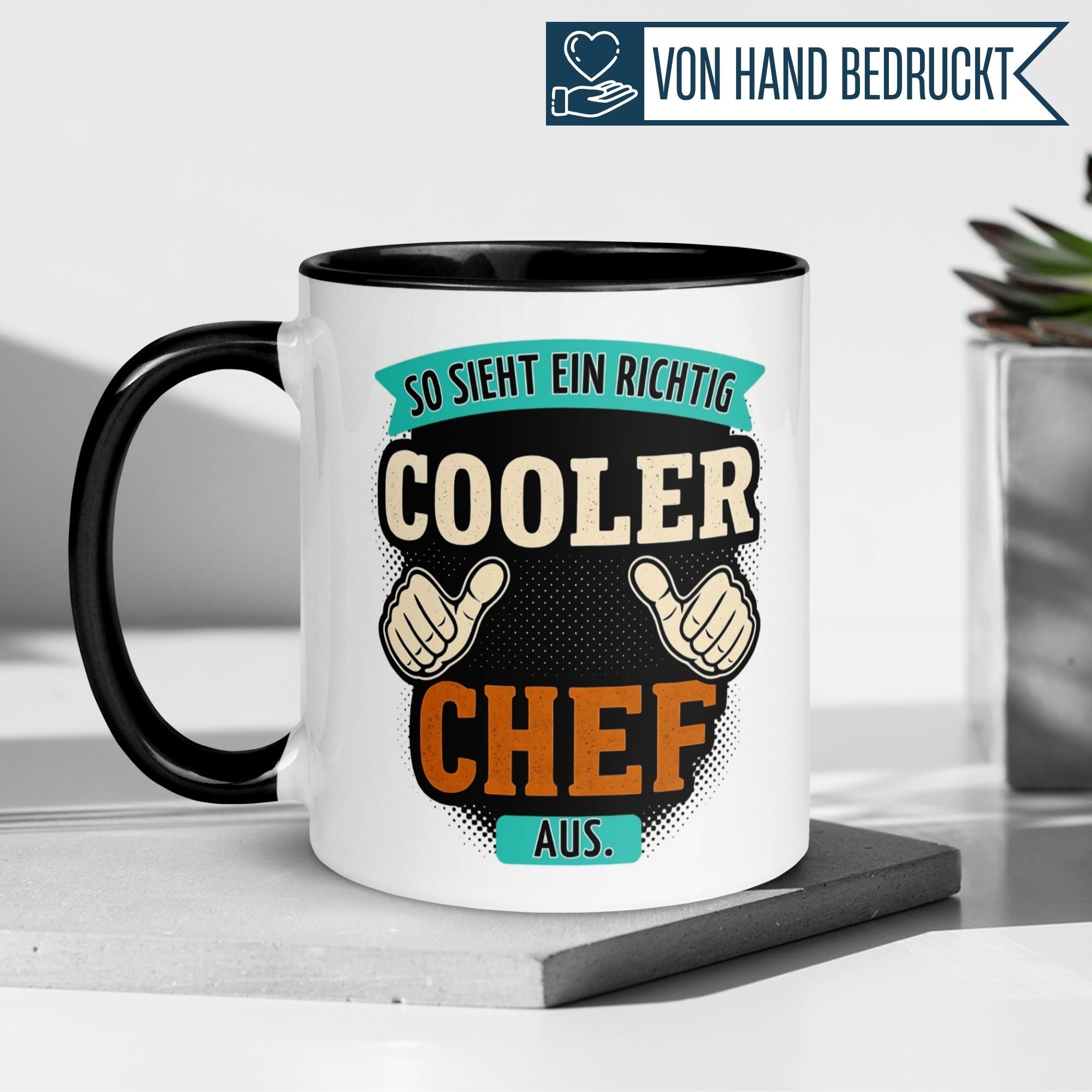 Momentals Tasse Chef mit dem Spruch "So sieht ein richtig cooler Chef aus" und Daumen hoch Motiv.
