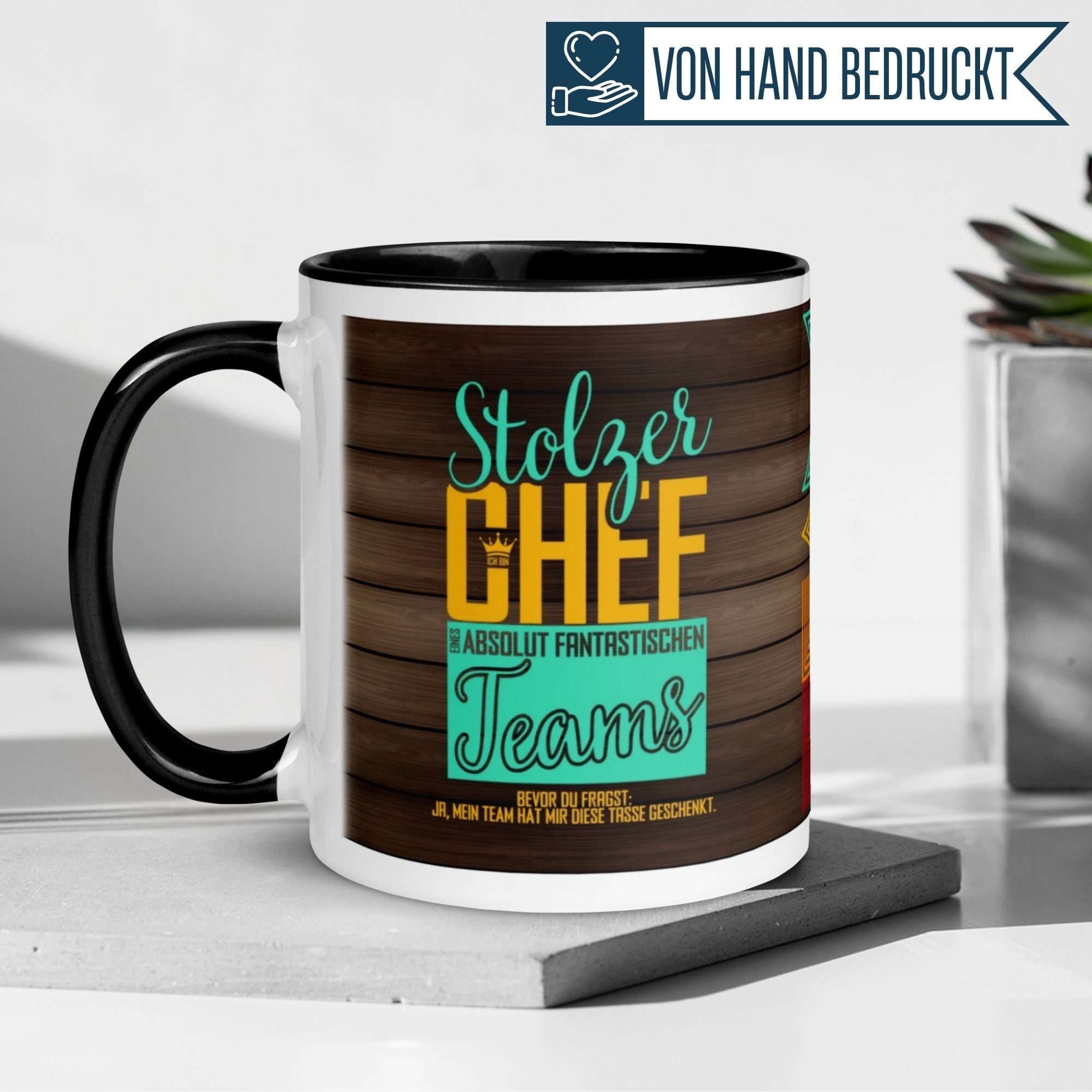 Stolzer Chef Tasse mit buntem Design, perfekt als kreatives Geschenk für einen humorvollen Büro-Leiter.