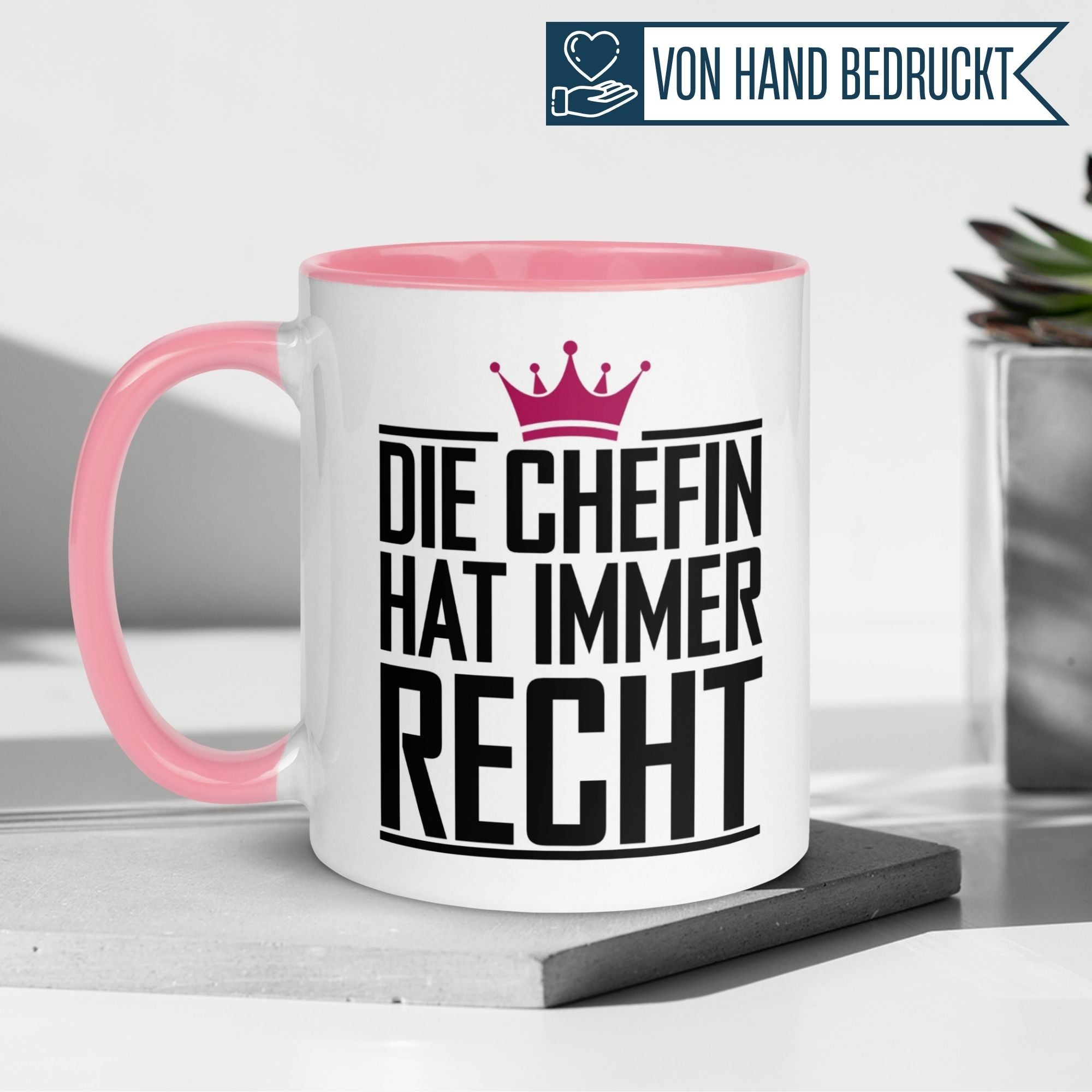 Momentals® Tasse Chefin mit Spruch: "Die Chefin hat immer Recht", perfekte Geschenkidee für Büromitglieder.