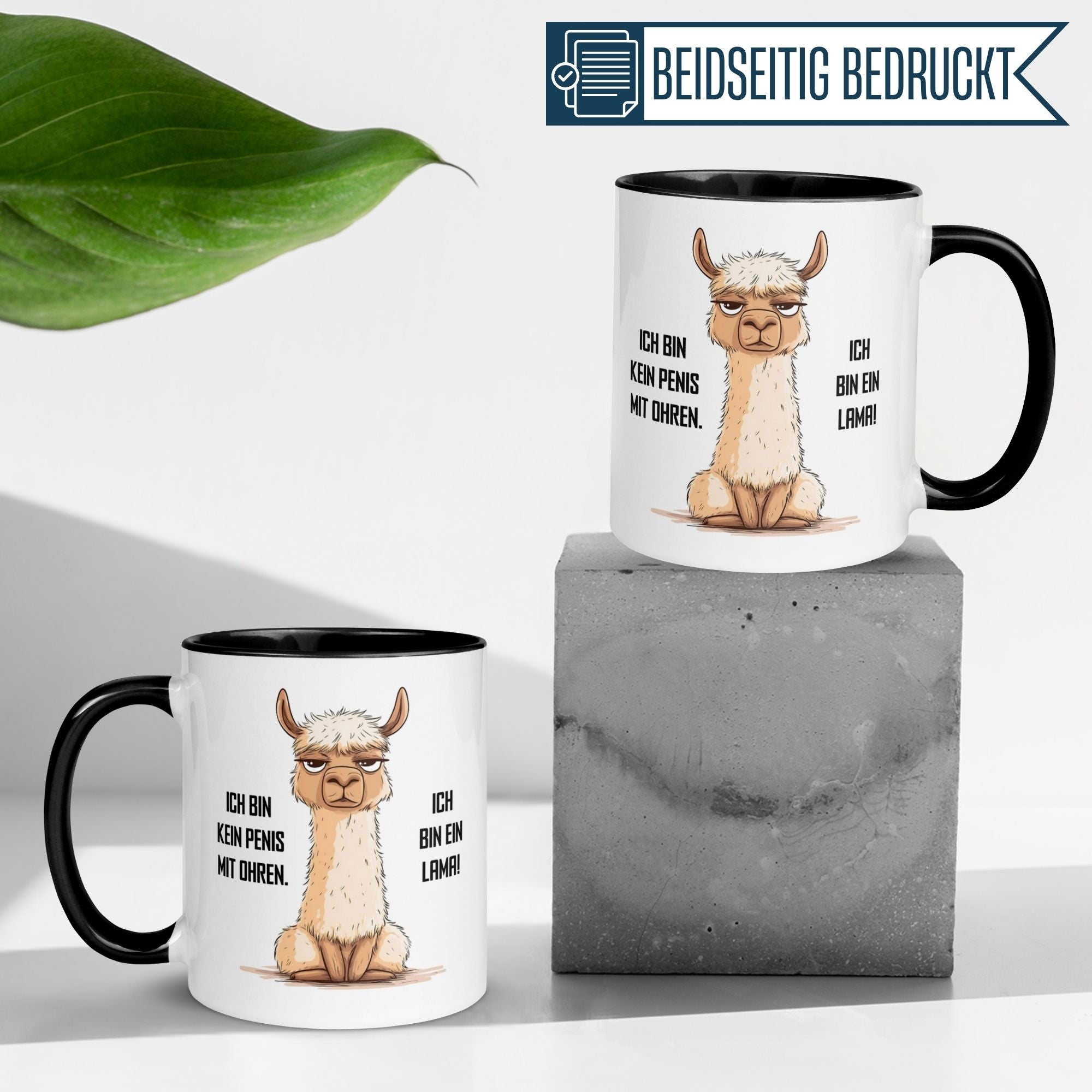 Momentals Tasse mit Lama-Motiv und witzigem Spruch "Ich bin kein Penis mit Ohren" auf modernem Hintergrund.