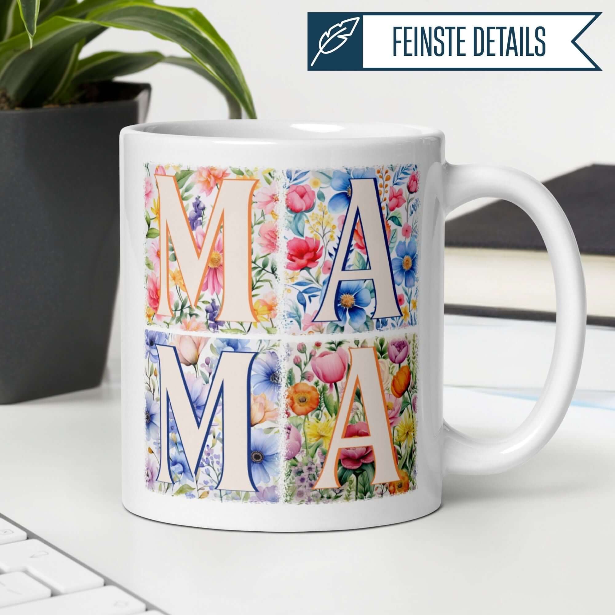 Momentals Tasse Mama mit bunten Aquarellblumen und eleganter Typografie in floralen Farben.