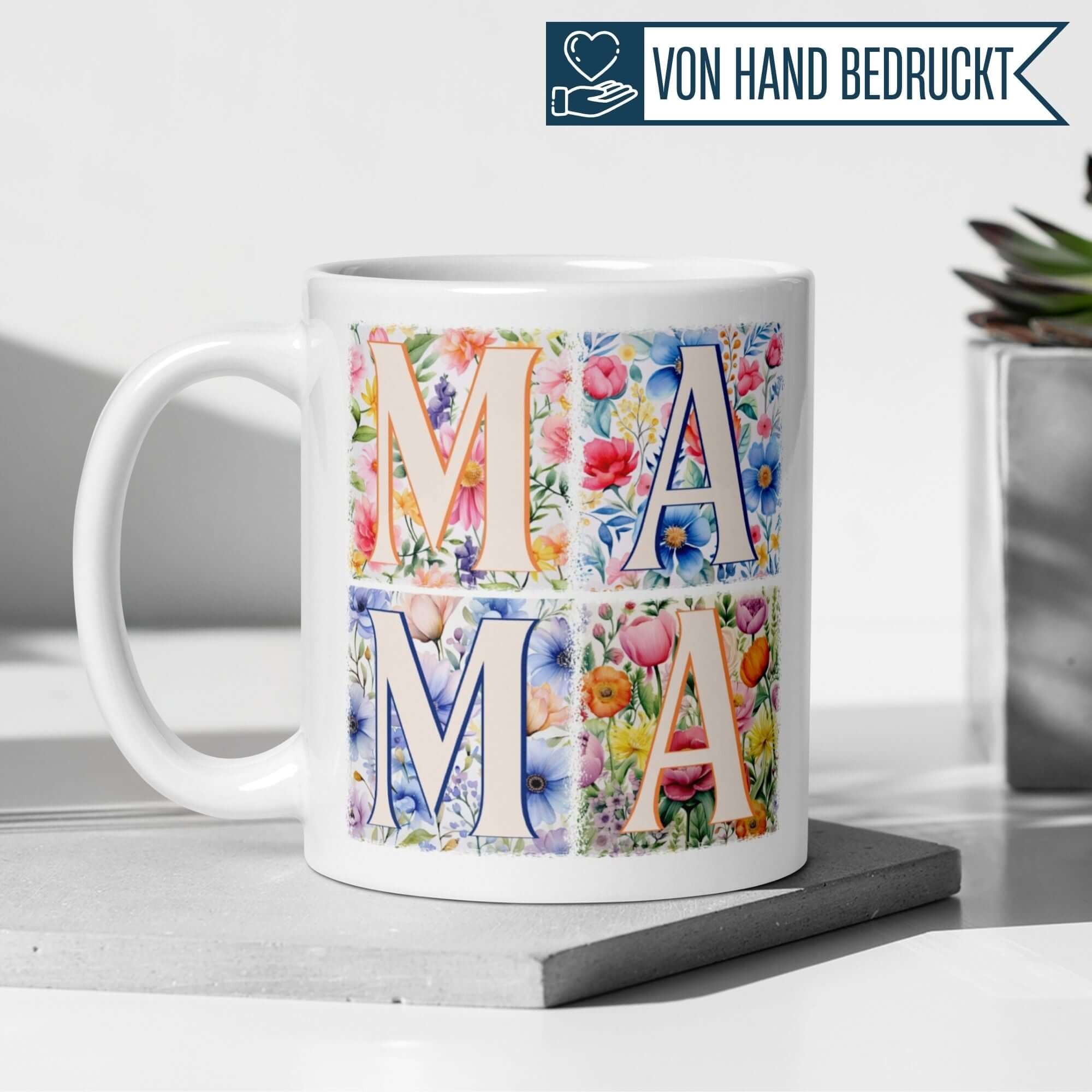 Momentals® Tasse für Mama mit blühenden Aquarelldesigns und eleganter Typografie, perfekt als Geschenk.